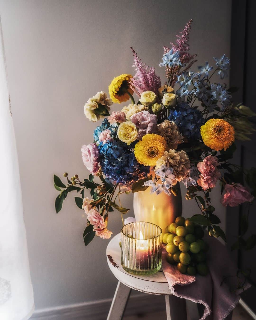 柳澤麻衣さんのインスタグラム写真 - (柳澤麻衣Instagram)「Have a lovely weekend. Still life 💚 . 今週の残り花材をまとめました。良い週末をお過ごしください。」7月11日 1時01分 - toile_blanche