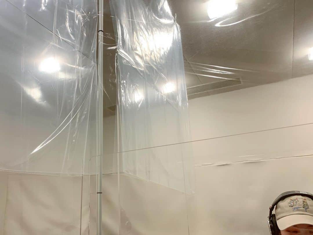 工藤晴香さんのインスタグラム写真 - (工藤晴香Instagram)「スタジオにて。 透明の壁に囲まれています〜」7月11日 0時54分 - kudo_a.k.a_910