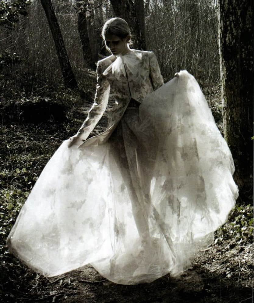 ジル・スチュアートのインスタグラム：「“Though my soul may set in darkness, it will rise in perfect light;  I have loved the stars too fondly to be fearful of the night” -Sarah Williams . Valentino Haute Couture photographed by Deborah Turbeville, Vogue Italia March 2012 . #sarahwilliams #valentino #deborahturbeville #vogueitalia #hautecouture #couture #mystery #darkness #beauty #fashion #photography #inspiration」