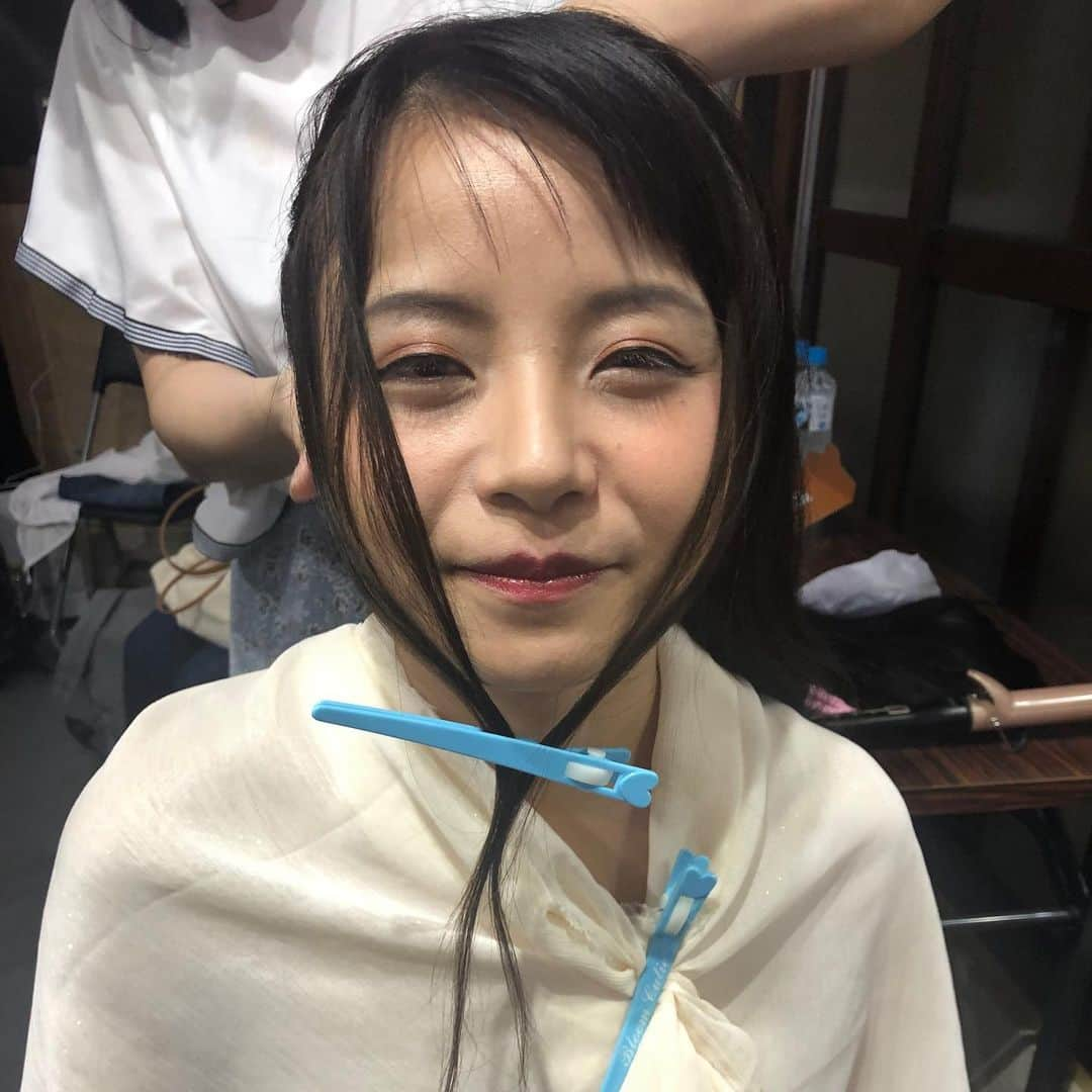 藤原亜紀乃さんのインスタグラム写真 - (藤原亜紀乃Instagram)「撮影中の私と、撮影前の私 舞台【楽屋】ご予約お済みですか？  https://www.quartet-online.net/ticket/15th?m=0pidccf #舞台 #楽屋 #清水邦夫」7月10日 16時32分 - akitknn1023