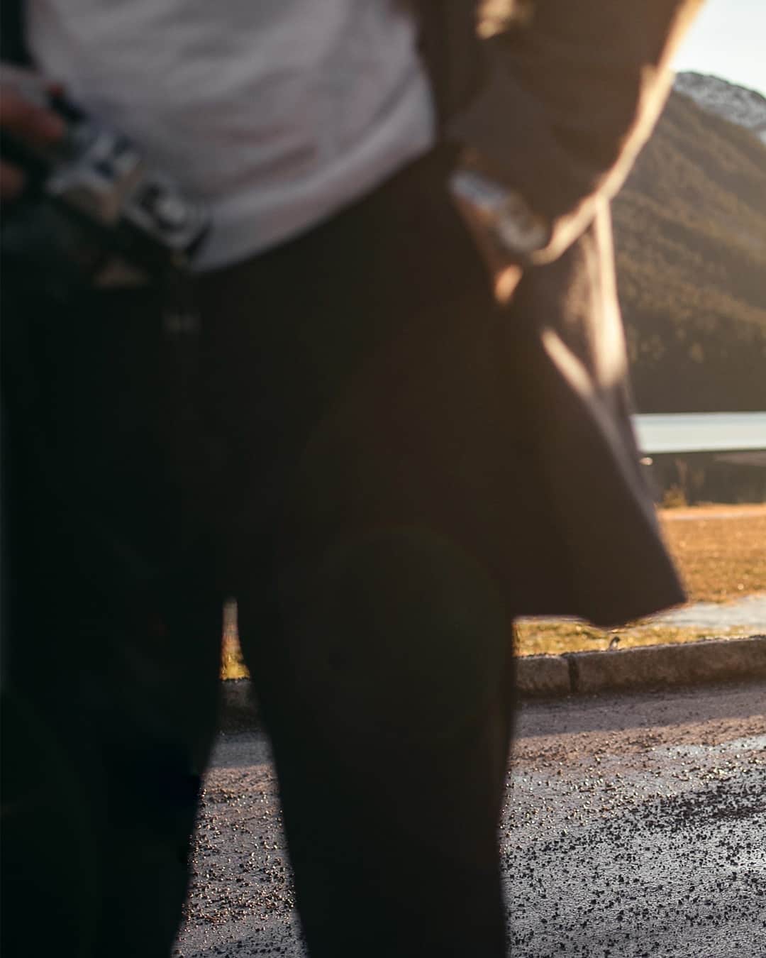 BMWのインスタグラム：「Driving or arriving? Which one is the best part of a journey? The BMW X3. #TheX3 #BMW #X3 #JOYelectrified @dscdennis @lumafoto __ BMW X3 xDrive30e: Fuel consumption in l/100 km (combined): 2.4*. CO2 emissions in g/km (combined): 56*. Further information: www.bmw.com/disclaimer *All performance, fuel consumption and emissions figures are provisional.」