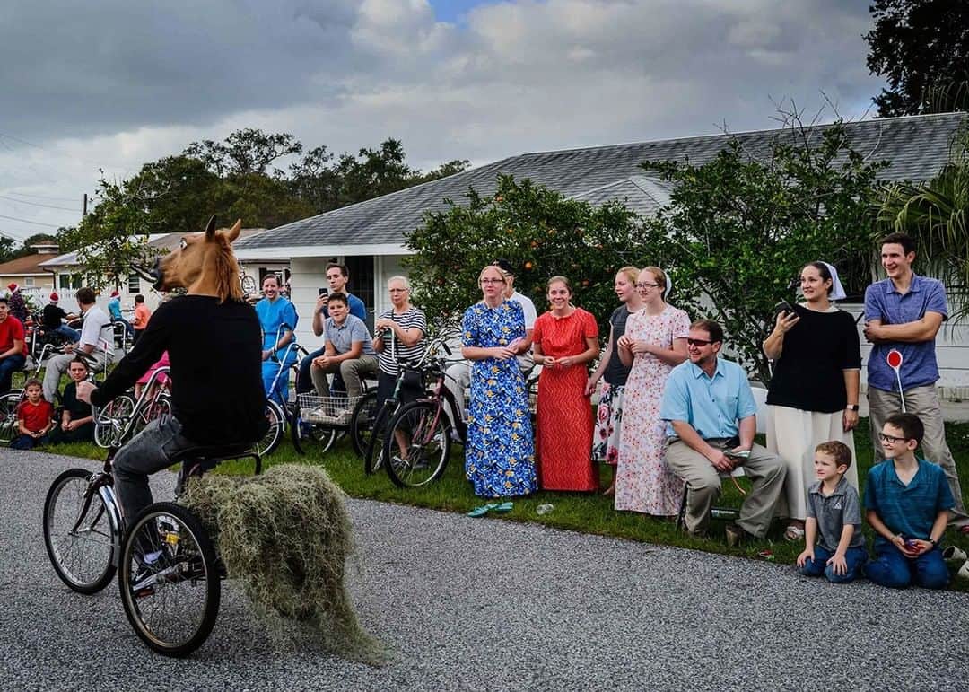 National Geographic Travelさんのインスタグラム写真 - (National Geographic TravelInstagram)「Photo by @dina_litovsky  Amish and Mennonite spectators line the streets of Pinecraft, Florida, for the annual Christmas Parade. For many decades, Amish and Mennonite families from around the United States have been taking winter vacations in Pinecraft, a small neighborhood in Sarasota. The strict rules of Anabaptist life are temporarily relaxed as hard work is replaced by leisure and recreational activities. For more images, follow me @dina_litovsky.」7月10日 17時08分 - natgeotravel