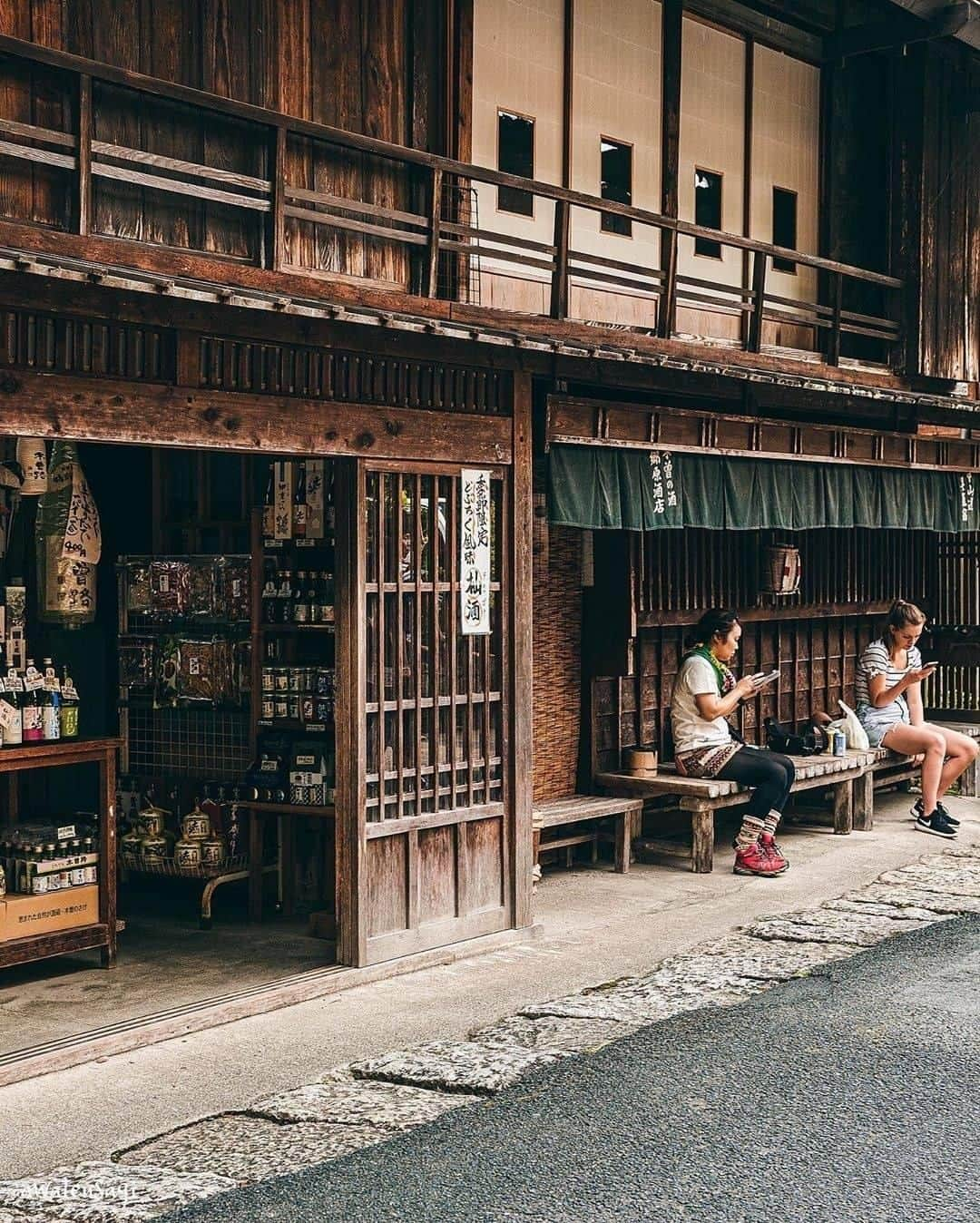 ?長野県 観光 公式インスタグラム さんのインスタグラム写真 - (?長野県 観光 公式インスタグラム Instagram)「//﻿ Photo by @awateusagi﻿ ﻿ The Townscape of Tsumago﻿ (Nagiso Town)﻿ ﻿ Tsumago is the 42nd post town along the Nakasendo Road, which connected Kyoto and Edo during the Edo Period. ﻿ ﻿ Walking through this ancient town surrounded by the steep mountains of the Kiso Valley, you’ll feel as if you’ve slipped back in time.﻿ ﻿ ==========﻿ ﻿ 歴史の面影を残す﻿ 「妻籠宿の町並み」﻿ ＠南木曽町﻿ ﻿ 江戸と京を結ぶ中山道で﻿ 四十二番目の宿場町「妻籠宿」🏘﻿ ﻿ まるで江戸時代に﻿ タイムスリップしたような町並みを﻿ 味わいながら散策してみませんか✨﻿ ﻿ ーーーーーーーー﻿ ﻿ Location /Nagiso Town, Nagano, Japan﻿ ﻿ #おうちでながの﻿ #長野のいいところ﻿ #妻籠宿﻿ #南木曽町」7月10日 17時02分 - nagano_japan