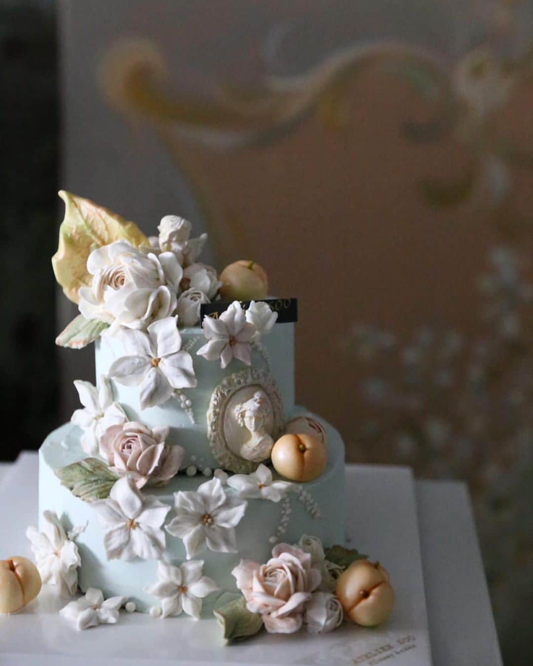청담 수케이크 (atelier soo)さんのインスタグラム写真 - (청담 수케이크 (atelier soo)Instagram)「ㅡ @j.roseballerine  오늘아침.예쁜지인님생각하며🤍🕊 ㅡ #flower #cake #flowercake #partycake #birthday #bouquet #buttercream #baking #wilton #weddingcake #peony #5 ㅡ www.soocake.com vkscl_energy@naver.com」7月10日 17時21分 - soocake_ully