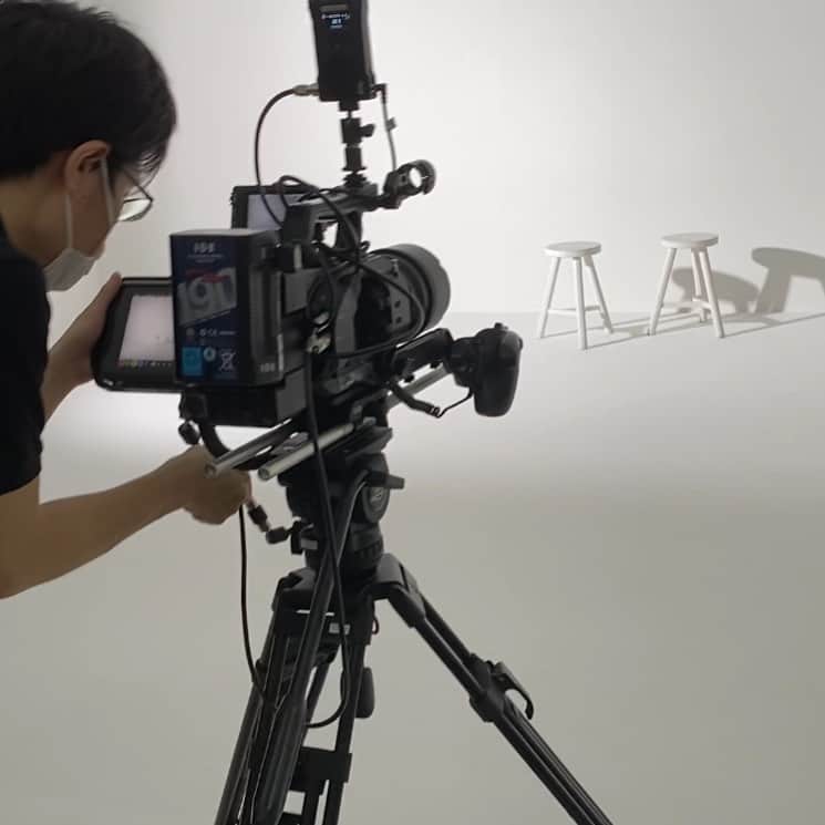 谷本貴義のインスタグラム：「とある撮影♪モニター映りがすごくキレイだったので監督さんにどんなカメラなのか聞いたらケッコーな買えるカメラだということを知り驚愕した。マイクでもそういうものあるからそうなのかーと思いつつ、仕上がりが楽しみ！！」