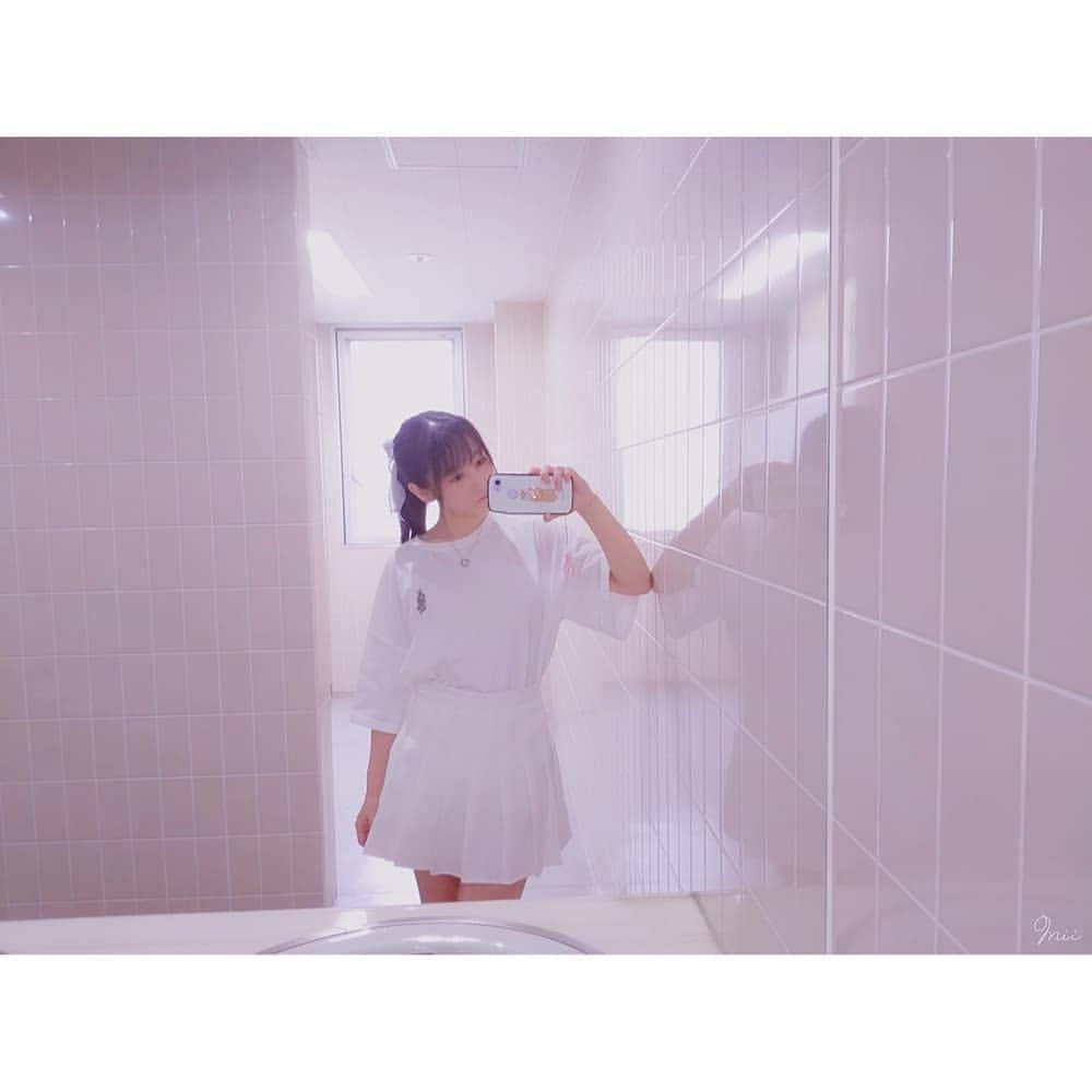 片瀬美月のインスタグラム：「🍼🍼.･* * * * まっしろ！ * * White! * * * 🍼🍼.･* #今日のコーデ  #お洋服  #まっしろ  #white  #whitecode」