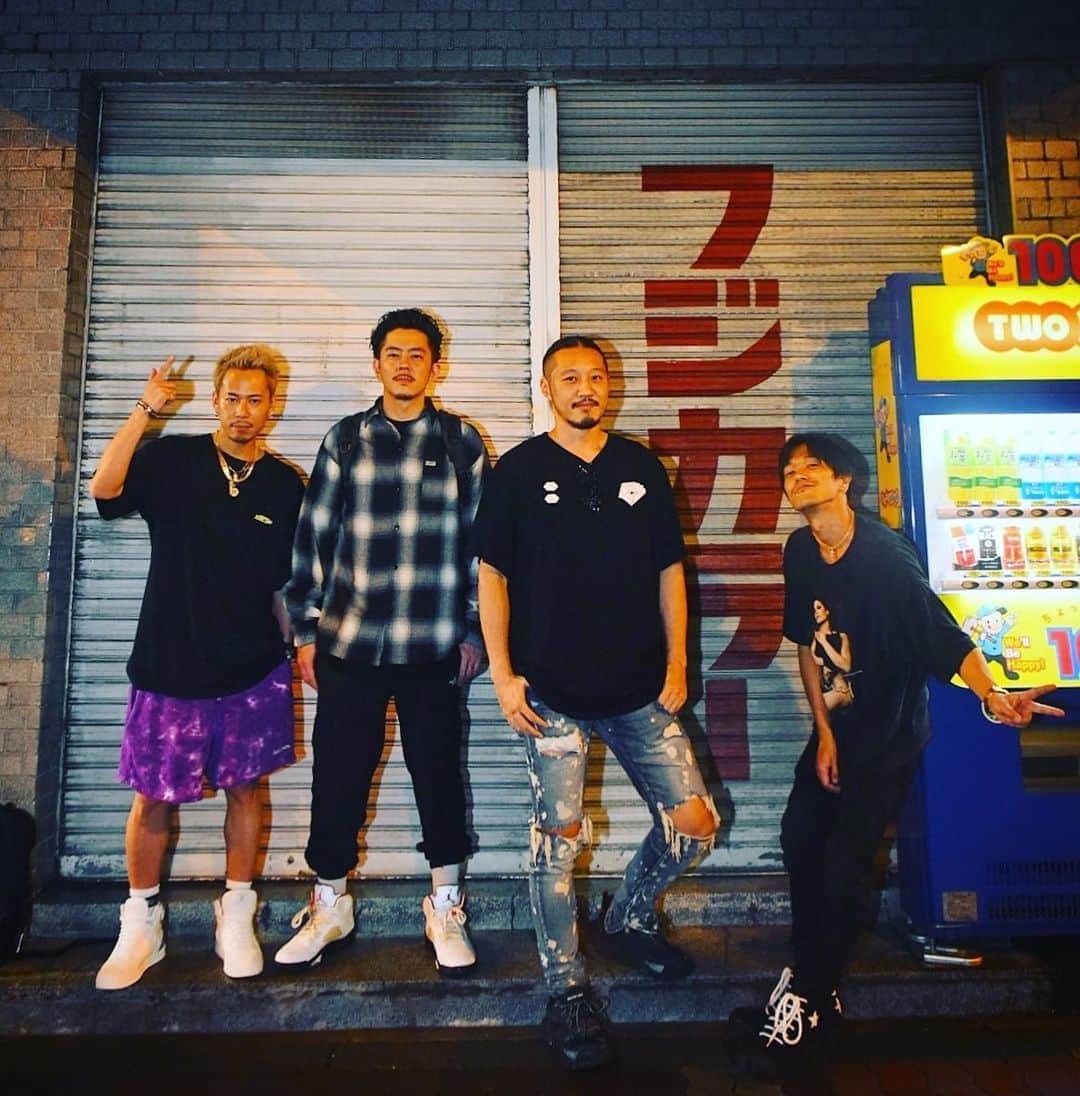 DJ HALのインスタグラム：「昭和男子 Me @djbball @kento_official @dj_usk  Photo by @photo_tasuku 📸」