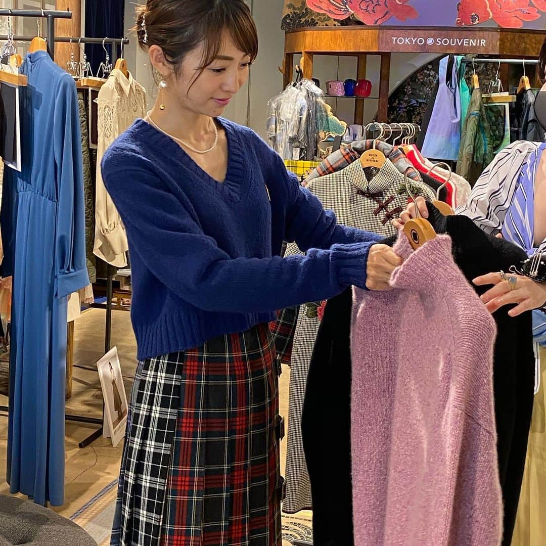 木本泉さんのインスタグラム写真 - (木本泉Instagram)「-﻿ "KEITA MARUYAMA"﻿ 2020AWの展示会へ🌿﻿ ﻿ 刺繍や素敵なプリント柄の敬太さんらしいお洋服にウキウキ💓﻿ テンションが上がりました⤴️﻿ ﻿ チェックの巻きスカート！﻿ 何種類ものチェック柄を贅沢に使って履くだけでルンルン気分になれる🎵﻿ 秋に着るのが楽しみです🍂﻿ ﻿ 人と会話するのって、やっぱり楽しいと感じた昨日、今日でした😌﻿ ﻿ #keitamaruyama#ケイタマルヤマ#2020AW#展示会#ファッション﻿」7月10日 17時57分 - izumikimoto