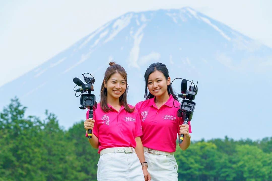 ゆりあのインスタグラム：「白金台女子ゴルフ部のファンクラブ「白女応援団」が発足されました😆❤️ 月額490円で「白金台女子ゴルフ部」の部員たちを一番近くで応援できちゃうサービスです！ 白女応援団に入ると特典が盛り沢山！！ プロフィールにURL貼ってます😊 . ✨特典1✨ 番組ノーカット動画が見放題！ 番組では放送されなかった選手のカートでの会話や、カットされたショットシーンなど、余すことなくすべて詰め込んだ”番組ノーカット版”が見放題！細かいところまで何度でも試合を楽しんでいただけます！ . ✨特典2✨ 会員限定イベントへ参加できる！ 白女応援団限定のミニコンペを定期的に開催します！ 第1回目のミニコンペは7/29に決定しております！ ※ミニコンペは白女応援団会員しかお申し込みいただけません。 . ✨特典3✨ フォトギャラリーを大公開！ どこにも公開していない部員たちのオフショットや、番組内でのスイング連写画像など600枚以上が高画質でご覧いただけます！ 連写画像はスイングのなかなか見れない細かいところまで分析できるので必見です！ . みなさまぜひ白女応援団に入って一緒に部員たちを応援していきましょう😍😍 . #白金台女子ゴルフ部 #ゴルフ #ゴルフ女子 #強かわ女子 #若手女子ゴルファー #ゴルファー #golf #instagolf #instagolfer #Shirojo #白女 #shirokanedailadiesgolfclub #ゴルフ好きと繋がりたい #女子ゴルフ #ゴルフ好き #かわいい #⛳️ #🏌️‍♀️ #youtube #チャンネル登録お願いします」