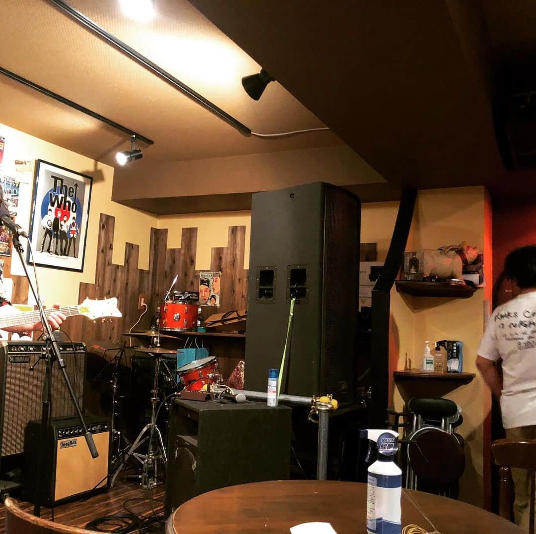 山川のりをのインスタグラム：「今夜は岡山Buddhaにてギターパンダライブです。19時30分/20時、2500円+Dです。共演はきんたんめんさゆ。ギターパンダ20時40分過ぎから 1時間くらいツイキャス配信します。多分ライブ途中で終わります。すまんす。ベイスのギターパンダの店屋に投げ銭置いてるのでよろしくお願い申し上げます。そして予約してくれた方会いにきてアイニージュー！」