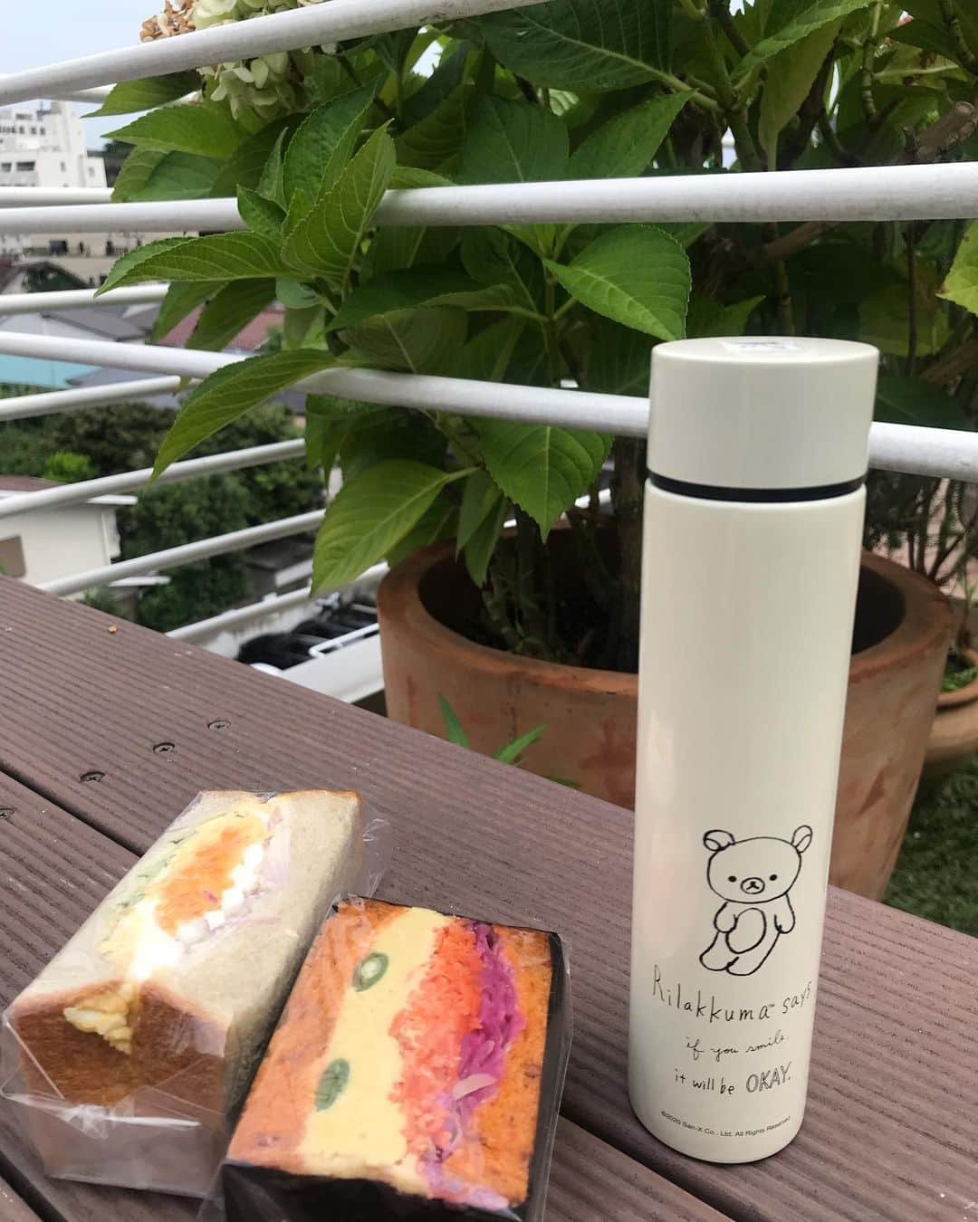 SPRiNGさんのインスタグラム写真 - (SPRiNGInstagram)「雨が止んだすきに、本日のランチ🥪☕️サワムラのサンドイッチとアイスコーヒー🍽 #spring付録#リラックマ#パン#エディターN」7月10日 18時14分 - spring_tkj