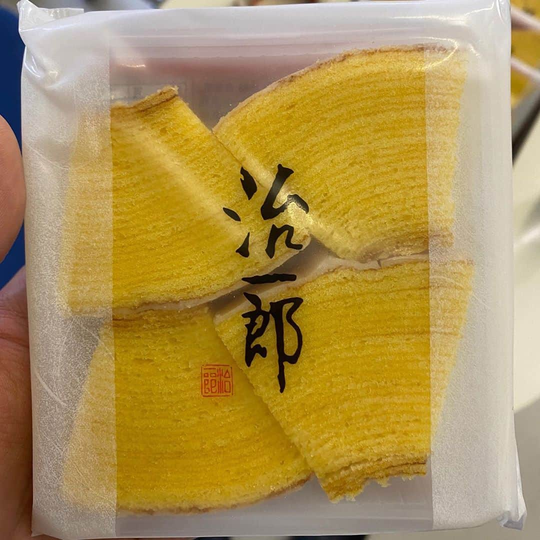 草野航大さんのインスタグラム写真 - (草野航大Instagram)「本日の現場の差し入れです。 有り難い、、、死ぬほど旨い、カステラからバームクーヘン派に寝返りそう。 夜まで頑張りまっす。」7月10日 18時15分 - k0ttan