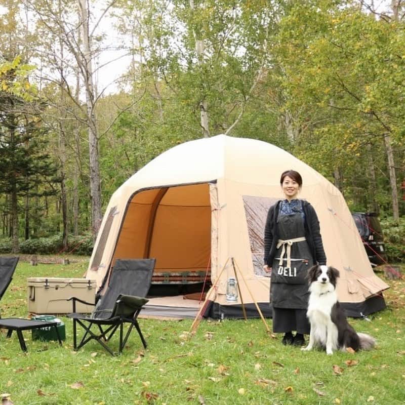 キャンプ情報サイト［ランタン］さんのインスタグラム写真 - (キャンプ情報サイト［ランタン］Instagram)「CAMP SMILE STYLE ／ ローベンスのエアーフレームテントは広々快適なのに設営が楽！ ＼ いろんなキャンパーのキャンプスタイルを現地取材と一般キャンパーからの投稿で数多く掲載してます。 . . 詳しくは @lantern.camp webサイトをご覧ください . . #camp #camping #outdoor #travel #trip #lantern_smile #nature #キャンプ #キャンプ用品 #アウトドア #テント #自然 #旅行 #キャンプ初心者  #キャンプ好きな人と繋がりたい #キャンプスタイル #robens」7月10日 18時15分 - lantern.camp