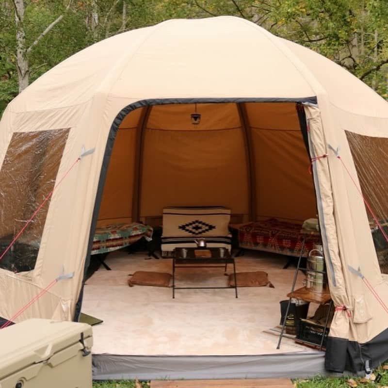 キャンプ情報サイト［ランタン］さんのインスタグラム写真 - (キャンプ情報サイト［ランタン］Instagram)「CAMP SMILE STYLE ／ ローベンスのエアーフレームテントは広々快適なのに設営が楽！ ＼ いろんなキャンパーのキャンプスタイルを現地取材と一般キャンパーからの投稿で数多く掲載してます。 . . 詳しくは @lantern.camp webサイトをご覧ください . . #camp #camping #outdoor #travel #trip #lantern_smile #nature #キャンプ #キャンプ用品 #アウトドア #テント #自然 #旅行 #キャンプ初心者  #キャンプ好きな人と繋がりたい #キャンプスタイル #robens」7月10日 18時15分 - lantern.camp