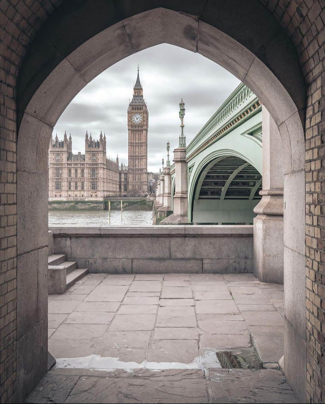 @LONDON | TAG #THISISLONDONさんのインスタグラム写真 - (@LONDON | TAG #THISISLONDONInstagram)「A #throwback and a classic from @steven.maddison ... 🇬🇧❤️🇬🇧 Can’t wait for the return of #BigBen - hopefully next year! 🙏🏼 - because this framing is just too good! 😱🥰😍🤗 ________________________________________  #thisislondon #lovelondon #london #londra #londonlife #londres #uk #visitlondon #british #🇬🇧 #elizabethtower #housesofparliament #westminster #thames #westminsterbridge」7月10日 18時27分 - london