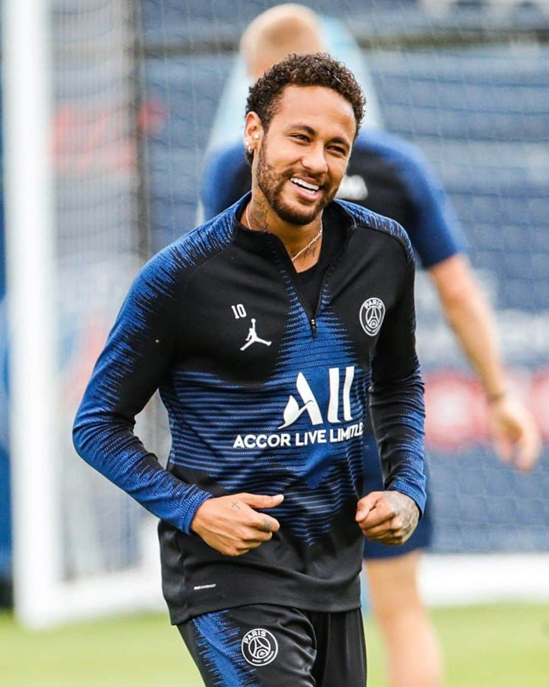 パリ・サンジェルマンFCさんのインスタグラム写真 - (パリ・サンジェルマンFCInstagram)「M😃😃D!  . 🤙 @neymarjr  . #ICICESTPARIS #AllezParis #PSG #ParisSaintGermain #Paris #Football」7月10日 18時22分 - psg