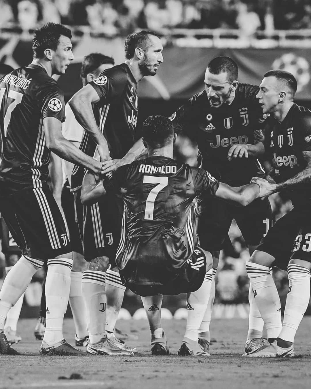 ユヴェントスFCさんのインスタグラム写真 - (ユヴェントスFCInstagram)「2 years of #CR7JUVE 🔥⚪⚫ 2 years of incredible moments (Part 1) #OnThisDay #OTD #FinoAllaFine #ForzaJuve」7月10日 18時23分 - juventus