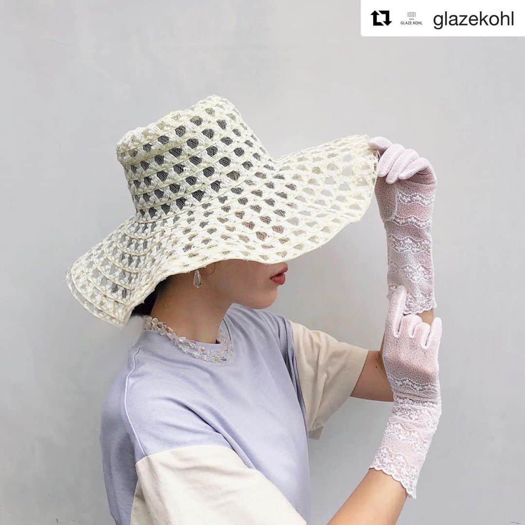 NUTTY Vintage&Collectibleのインスタグラム：「ー GLAZE KOHL＋VINTAGE ー ㅤㅤㅤㅤㅤㅤㅤㅤㅤㅤㅤㅤㅤ NUTTYで取扱中のブランドGLAZE KOHL👠 VINTAGEのデザインを落とし込んだGLAZE KOHLの洋服に、NUTTY自慢のVINTAGEアイテムを掛け合わせたadd VINTAGEスタイル。 是非お楽しみください🌹 ㅤㅤㅤㅤㅤㅤㅤㅤㅤㅤㅤㅤㅤ #Repost @glazekohl with @get_repost ・・・ ー GLAZE KOHL＋VINTAGE ー  素晴らしいデザインが今なお愛され続けるVINTAGEの世界。 当時いくつも造られた物たちも数十年の時を経て 褪せない魅力を持ち続け現代に至る過程で一点物と化します。   デザイナー自らが一点一点ピックアップしてきた 選りすぐりのVINTAGEアイテムとGLAZE KOHLを掛け合わせ さらなる”個性”を引き立てるスタイルを提案します。  -------------------------------- 【ACCESS】 〒550-0015 大阪府大阪市西区南堀江1-24-1 澤井ビル2F NUTTY -------------------------------- 【ONLINE STORE】 https://glazekohl.official.ec/  #glazekohl #glazekohladdvintage #vintage」