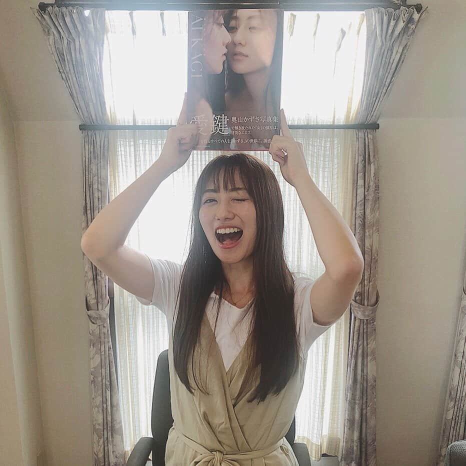 奥山かずささんのインスタグラム写真 - (奥山かずさInstagram)「ついについに本日発売🎉 感情を120%ぶつけて表現した、 自分にとって本当に大切な写真集です！ 私の「AIKAGI」受け取ってください🤲☺️」7月10日 18時40分 - kazusa_okuyama_official