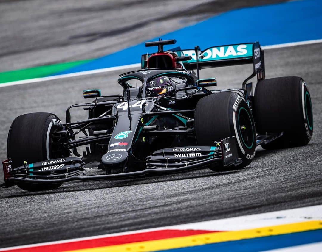 MERCEDES AMG PETRONASさんのインスタグラム写真 - (MERCEDES AMG PETRONASInstagram)「W11 has arrived to bless your timeline. 🖤 #WeRaceAsOne」7月10日 18時43分 - mercedesamgf1