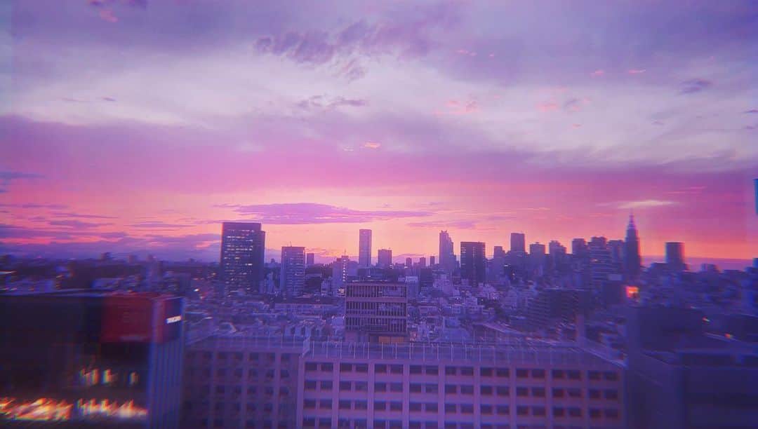 鈴木友梨耶さんのインスタグラム写真 - (鈴木友梨耶Instagram)「この前空がすっっごい綺麗だったんだよ！  #ROSEAREAL #ロザリオ #鈴木姉妹 #空　#夕焼け #sky」7月10日 18時47分 - yuriyasuzuki_828