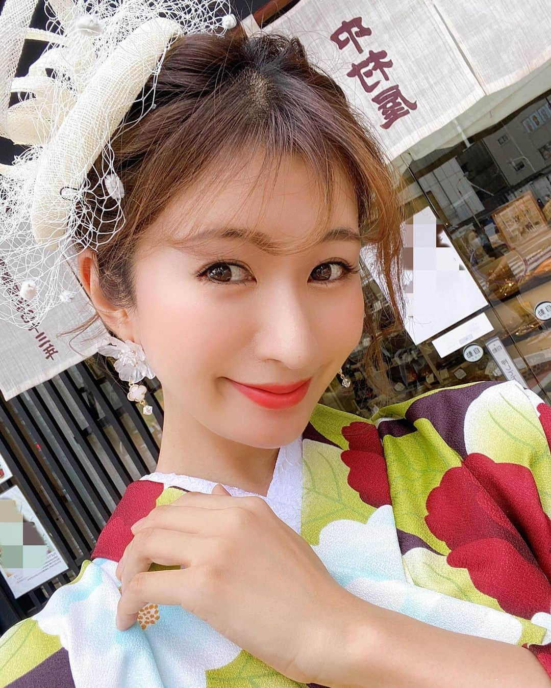 中村江莉香さんのインスタグラム写真 - (中村江莉香Instagram)「#撮影day ...📷#和装 👘 休憩に#boba365 さん🤫🧁甘味最高でありんす❤️❤️ 明日再販の @forget_m_n エコバック大活躍🤫💓そしてアクセサリーはサロン メンバー @kimaco2013 さん製作のものです🌈 ピアスはforget me notをイメージして頂きました🎐泣けるほど可愛いです😢 こちらも明日18:00発売開始します❤️ ・ 浴衣👘 #浅草愛和服 #浅草着物 #着物レンタル #着物コーデ ・ #広告 #カタログモデル #アンバサダー #インフルエンサー #着物女子 #着物ヘア #インスタグラマー #撮影 #甘いものが好きな人と繋がりたい #スイーツ女子 #japanesemodel  #model #女性起業家 #キャスティング #日本人モデル #浅草食べ歩き #浅草カフェ #浅草スイーツ #浅草グルメ #浅草観光 #カフェ活 #東京カフェ #pr」7月10日 18時50分 - erica_nakamura