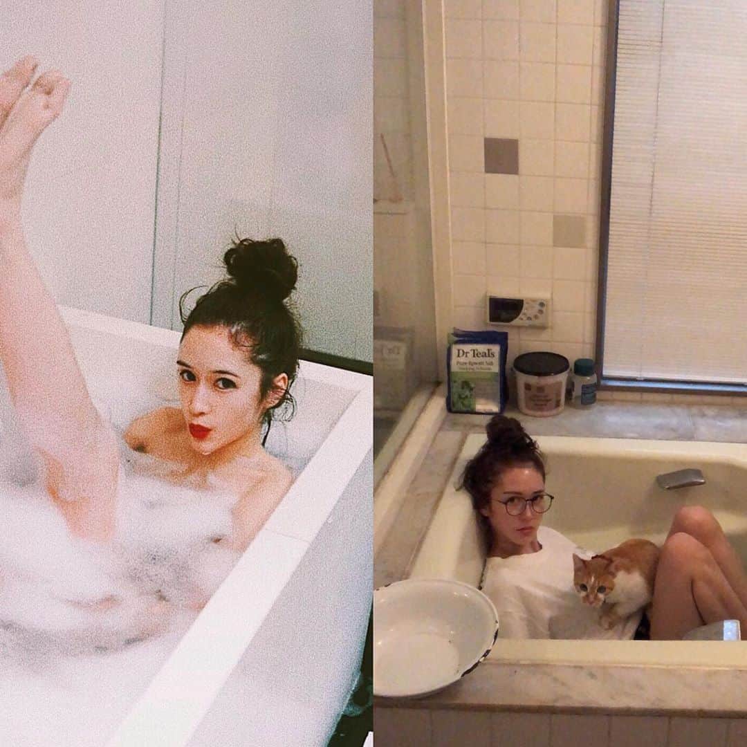 fukishaljのインスタグラム：「One years ago vs Today  去年の海外モデルさんが撮ってた写真に憧れて撮ったお風呂ショット。 脚をピンっ！ってあげるのが難しくて何度も湯船に沈んだなぁ☺️ そんな写真を思い出して お風呂掃除後現実れもんと私✌🏻笑」