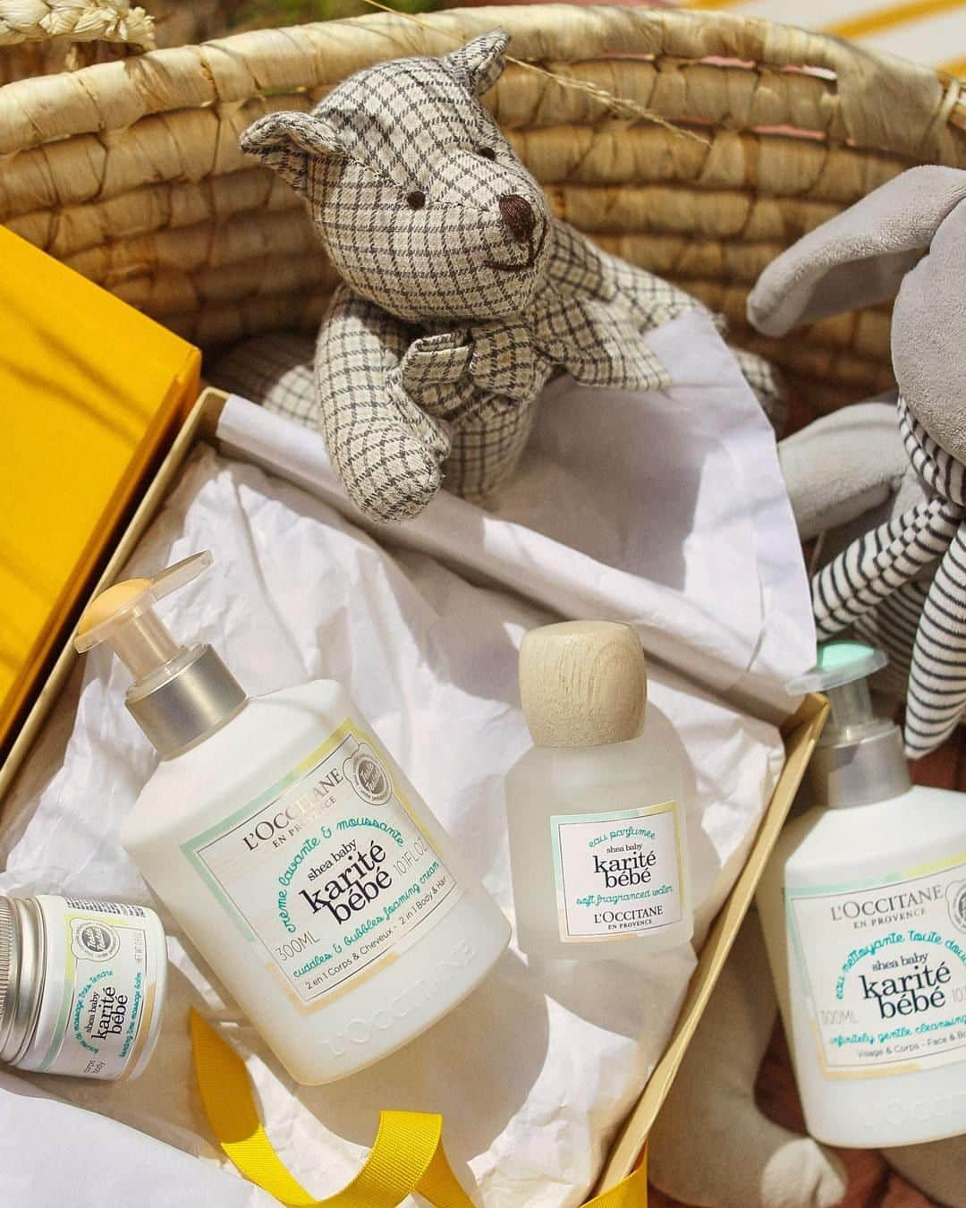 ロクシタンさんのインスタグラム写真 - (ロクシタンInstagram)「Give the perfect gift for a new parent to bond with baby during bathtime- our Shea Baby Cuddles & Bubbles Foaming Cream and Infinitely Gentle Cleansing Water will nourish and protect baby's skin with Shea Butter extract. Leave a 👶 if this would be perfect for a new baby in your life! #LOccitane #SheaBaby #BabyGift #GiftIdea #SheaButter #Skincare #NaturalBeauty #babycare」7月10日 19時00分 - loccitane