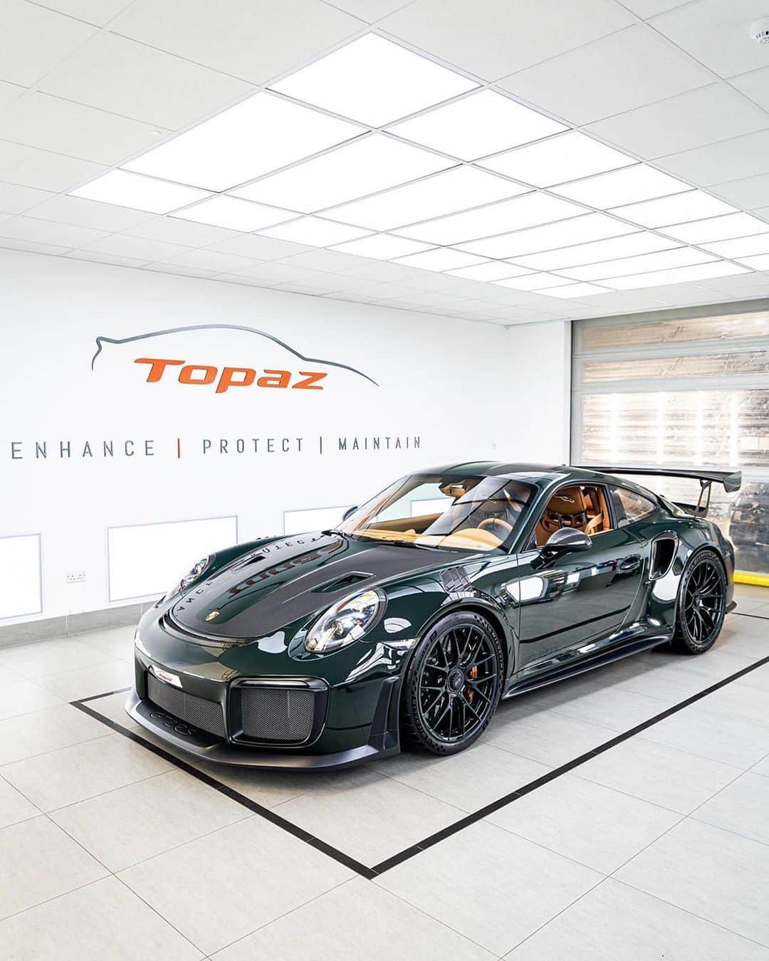 CarsWithoutLimitsさんのインスタグラム写真 - (CarsWithoutLimitsInstagram)「Verde British Racing #GT2RS  Photos @topazdetailing  #carswithoutlimits #porsche」7月10日 19時00分 - carswithoutlimits