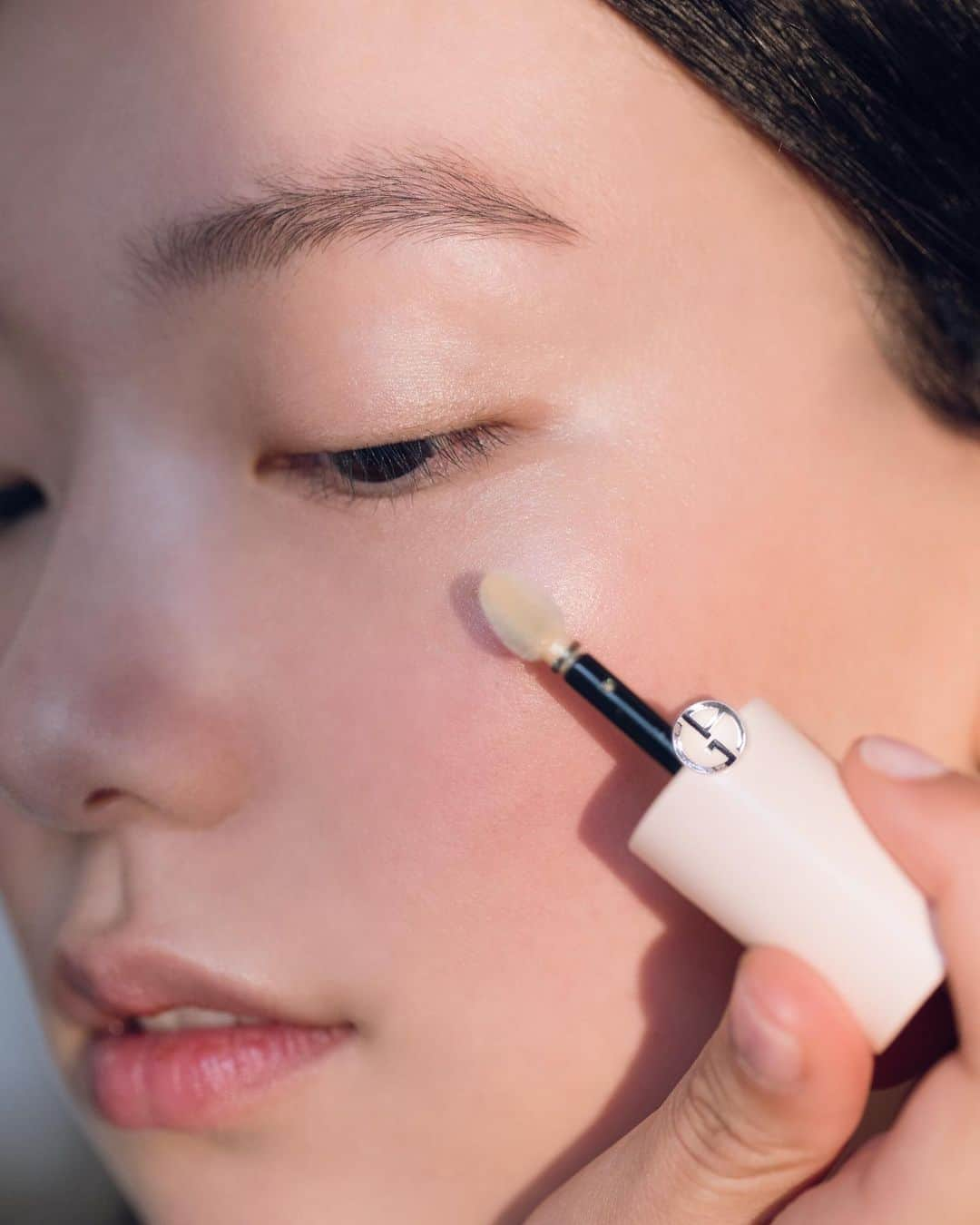 イ・ホジョンさんのインスタグラム写真 - (イ・ホジョンInstagram)「#광고 #ArmaniNeoNude: the perfect true-to-skin makeup collection that simply highlights you. - Fusion Powder shade 2 A-Blush shade 50 A-Contour shade 20 A-Highlight shade 10 Ecstasy Balm shade 2 - @ArmaniBeauty #ArmaniNeoNude #ArmaniBeauty」7月10日 19時10分 - holly608