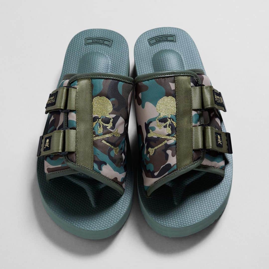 HYPEBEASTさんのインスタグラム写真 - (HYPEBEASTInstagram)「@hypebeastkicks: @mastermindjapan_official and @suicoke_official are back with their eighth collaborative offering. Centered around the KAW sandal, the camouflage set features the label’s signature skull motif in a metallic gold-tone embroidered on top of the foot strap, while mastermind JAPAN’s skull and collaborative branding appear on black patches that contrast against the muted camouflage hues found on the sandals’ upper. Both “Olive” and “Beige” options will release on July 10 at mastermind JAPAN’s website in limited quantities.⁠⠀ Photo: mastermind JAPAN」7月10日 19時14分 - hypebeast