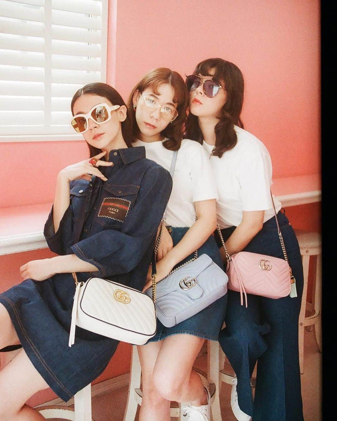 エモン・久瑠美のインスタグラム：「Sisters for @voguegirljapan @gucci #Gucci ❤️photographer @tokyodays_luka」