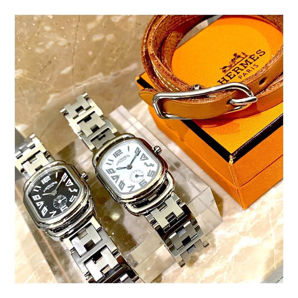 HIROBさんのインスタグラム写真 - (HIROBInstagram)「-HIROB大宮ルミネ-﻿ ﻿ Vintage HERMES Rally﻿e ﻿ ヴィンテージエルメス ラリーが入荷いたしました。﻿ ﻿ モータースポーツのラリーが由来で、﻿ コースのような独特な形をしています🏎﻿ 大変希少なスモールセコンド付きです。﻿ ﻿ 🏎1枚目﻿ Watch﻿ No.20003890-908110﻿ ¥105,000+tax﻿ ﻿ Bracelet﻿ No.19112890-510530﻿ ¥17,000+tax﻿ ﻿ ﻿ 🏍２枚目﻿ Watch﻿ No.20003890-908210﻿ ¥105,000+tax﻿ ﻿  Bracelet﻿ No.20092890-719710﻿ ¥18,000+tax﻿ ﻿ ﻿ 7/12(日)まで10%OFF開催中です。﻿ ※一部除外あり﻿ ﻿ ﻿ 当面の間、下記のお時間に営業時間を短縮しております。﻿ ﻿ 営業時間﻿ 平日  11:00〜21:00﻿ 土日祝 11:00〜20:00﻿ ﻿ 皆様のご来店お待ちしております✨﻿ ﻿ お問い合わせ﻿ tel: 048-645-1411﻿ ﻿ #hirob﻿ #hirobomiya﻿ #baycrews﻿ #vintage﻿ #HERMES﻿ #Watch﻿ #Rally﻿e #HERMESRally﻿e #bracelet﻿ #leatherbracelet﻿ #omiya﻿ ﻿ #ヒロブ﻿ #ヒロブ大宮﻿ #ヴィンテージ﻿ #エルメス﻿ #ラリー﻿ #時計﻿ #エルメスラリー﻿ #スモセコ #アクセサリー﻿ #エルメスアピ #レザーブレスレット﻿ #ブレスレット﻿ #大宮ルミネ﻿ ﻿ #观看﻿ #酿酒」7月10日 19時27分 - hirob.jp