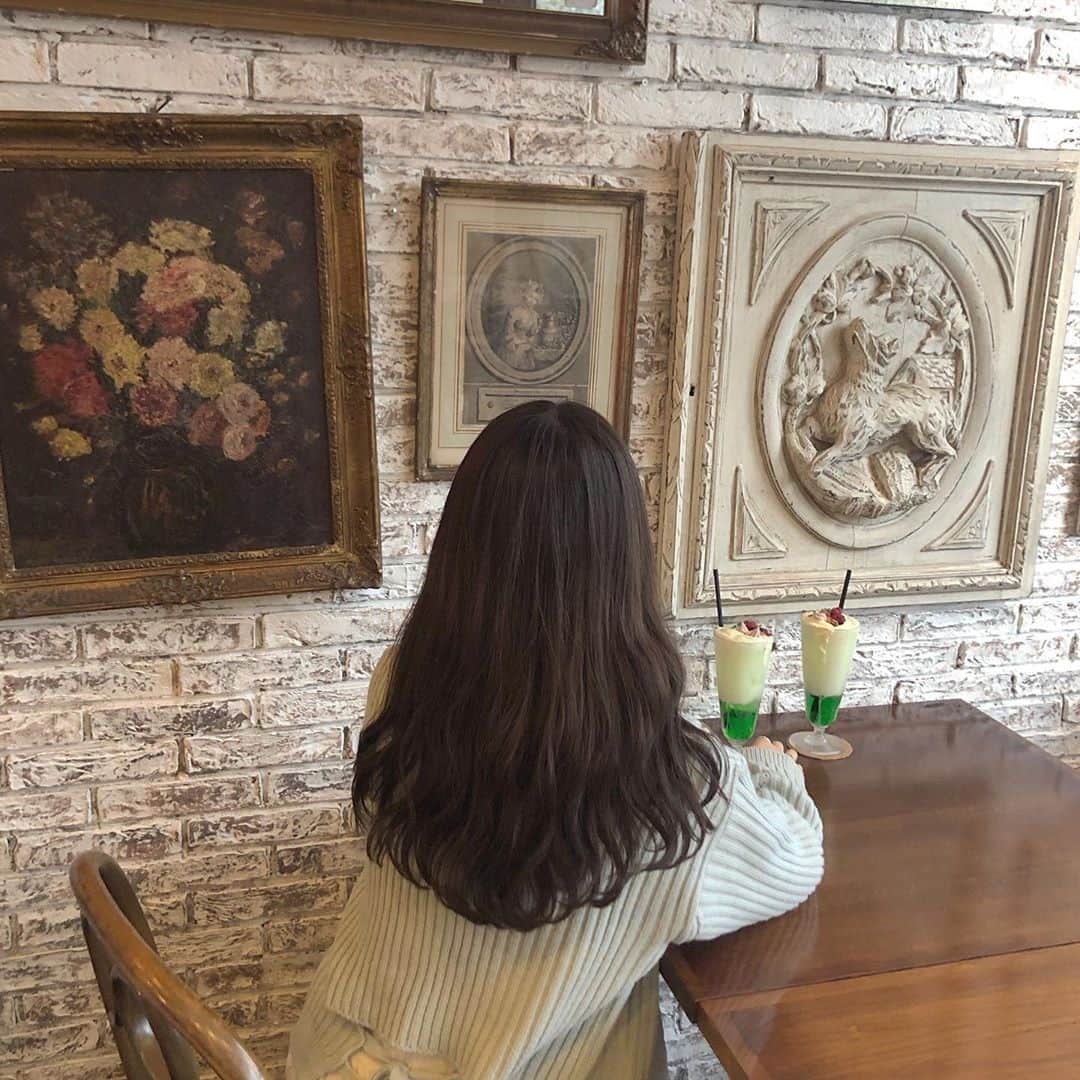 PATRA magazineさんのインスタグラム写真 - (PATRA magazineInstagram)「7/10♡スワイプしてね👉「アンティークギャラリー・マジョレル」⠀ .⠀ 住宅街にあるとは思えない…！⠀ .⠀ アンティーク調でとってもレトロな⠀ ”アンティークギャラリー・マジョレル”⠀ .⠀ 人気の固めで濃い味わいの自家製プリンは、試してみたい一品♡⠀ .⠀ みんなもチェックしてみてね♪⠀ .⠀ ♡店舗情報♡⠀ .⠀ 最寄駅：祐天寺駅 三軒茶屋駅⠀ 営業時間：１１：３０〜１９：００⠀ 定休日：水曜⠀ .⠀ Thank you 🌹⠀ @rie_tabi / @__riestagram__⠀ @karenon__kotaki / @ynyu.83⠀ @naa019 / @raakoo02⠀ .⠀ 今女の子の中で流行っているコトやITEMがあればPATRAをタグ付けして教えてね❤︎⠀ 皆さんのすてきな投稿をぜひ紹介させてください！⠀ .⠀ #PATRA #カフェ巡り #おしゃれカフェ #インスタ映え #フォトジェニック #アンティークギャラリーマジョレル #プリン #アンティーク #おしゃれ #レトロ #イギリス風 #レトロカフェ #プリン #祐天寺駅 #三軒茶屋 #祐天寺カフェ #三軒茶屋カフェ⠀」7月10日 19時30分 - patra__jp
