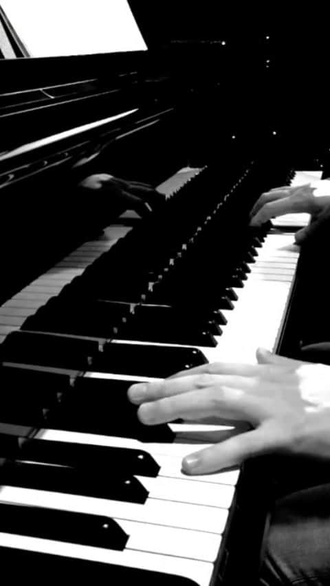 渋谷慶一郎のインスタグラム：「Playing Piano for maria+  昨年9.11-12に東京でやったピアノソロのコンサートの映像をアップしました。究極にミニマルな映像は新津保建秀さん、ミックスとマスタリングは巨匠・田中三一さん。ダイジェストになってます。 I uploaded the video of my piano solo concert in Tokyo last year on 11-12 September. The ultimate minimalistic video is shot by Kenshu Shintsubo, Sound mixed and mastered by master Mitsukazu Tanaka. This is a digest of the concert. Watch and listen it.   DATE : 2019.09.11-12 VENUE : sonorium TOKYO PIANO : Keiichiro Shibuya  SHOOTING : Kenshu Shintsubo, Nobuyuki Yashima EDITING : Kenshu Shintsubo, Nobuyuki Yashima, ATAK RECORDING : Mitsukazu Tanaka, Keitaro Iijima, Akihiro Iizuka MIX, MASTERING : Mitsukazu Tanaka, Moe Kazama HAIR & MAKE UP : Kosuke Abe (traffic) SUPPORTED BY : BANG & OLUFSEN STORES JAPAN PRODUCED BY : ATAK」