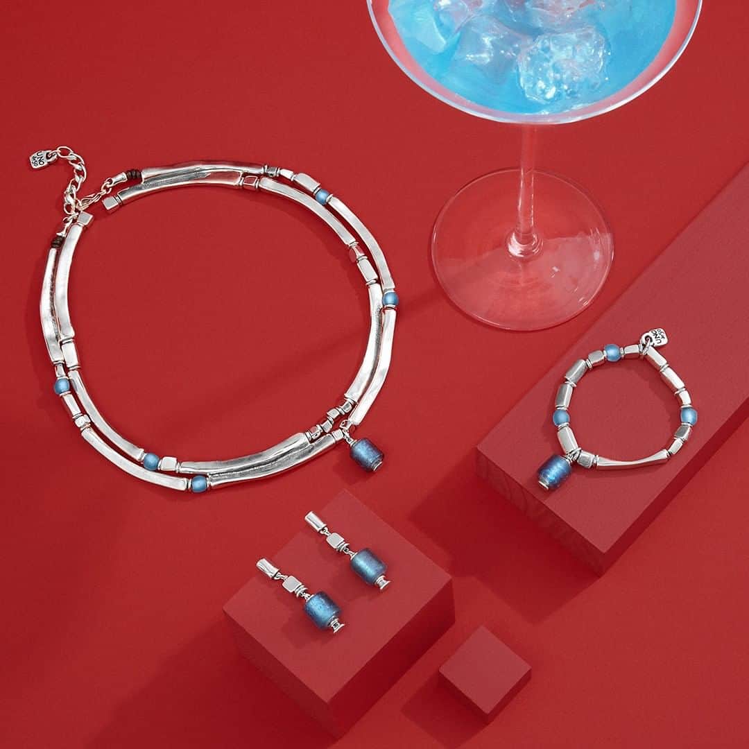 のインスタグラム：「🌟¡SORTEO!🌟 ¿Quieres conseguir este set de joyas? No esperes más y consigue el mejor look de noche de este verano. ¡Toma nota!:  👉Los requisitos para participar son: 1. Ser seguidor de nuestra cuenta @unode50 2. Dar “me gusta” a esta publicación 3. Mencionar a un amigo (máximo dos personas) ¡Puedes participar todas las veces que quieras! Tienes hasta 24 de julio para participar. El ganador lo anunciaremos el día 27 de julio a través de stories y en esta misma publicación. ✅Ganador: @silviriki   🌟GIVEAWAY!🌟 Do you want this fantastic jewelry set? What are you waiting for? Put together this summer’s best night and win our giveaway! 👉The requirements to participate are: 1. Be follower of our account unode50 2. Give "Like" to this post 3. Mention friends (maximum two people) You can participate as many times as you want! Just make sure to participate before July 24th. We’ll announce the winner on July 27th through stories and in this same publication.」