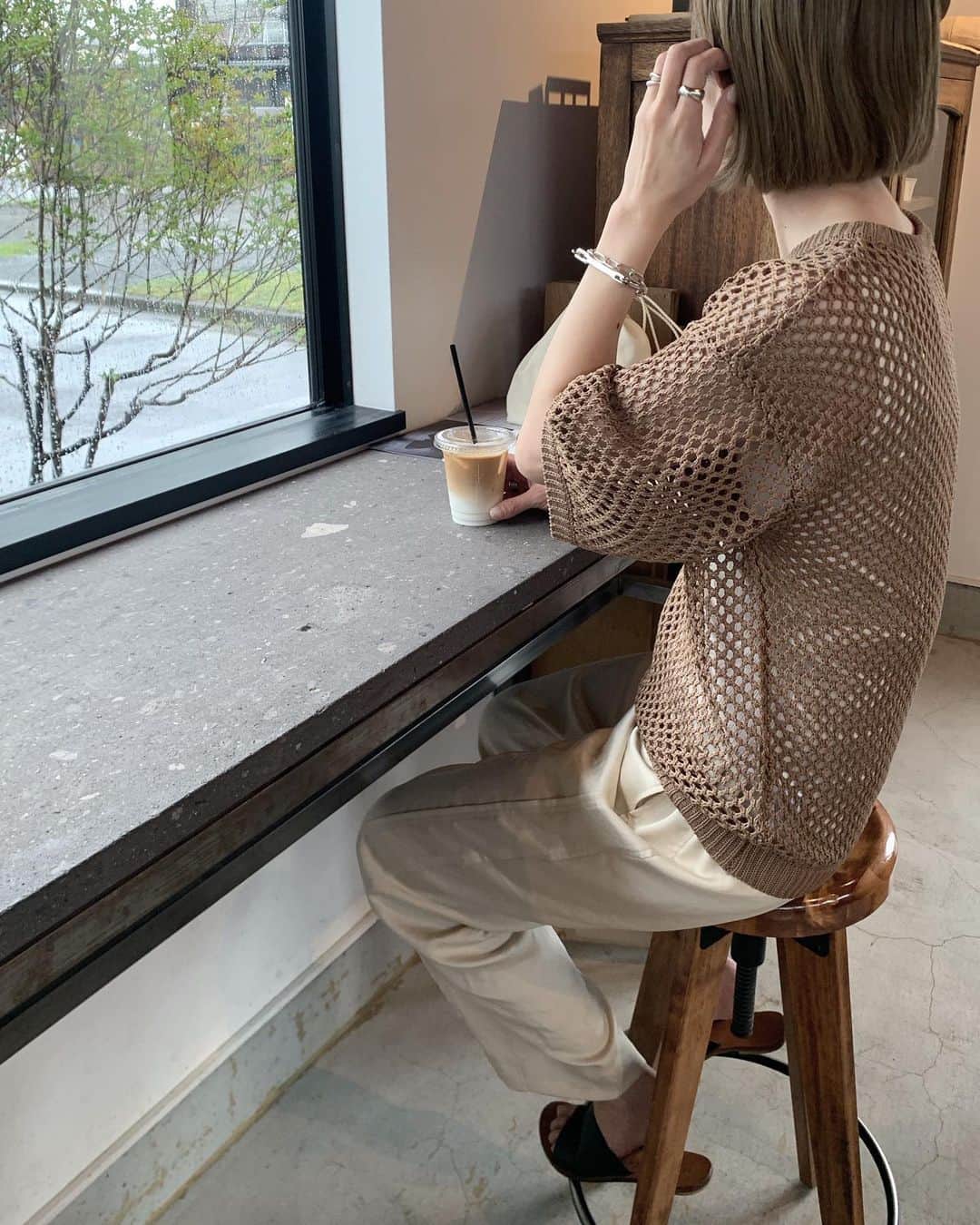 Mie Kawanoのインスタグラム：「久しぶりにcoffeeを飲みに☕︎ お気に入りの @_makiasam_ さんとこのtops♡ ブレスレットもリングも愛用中♪」