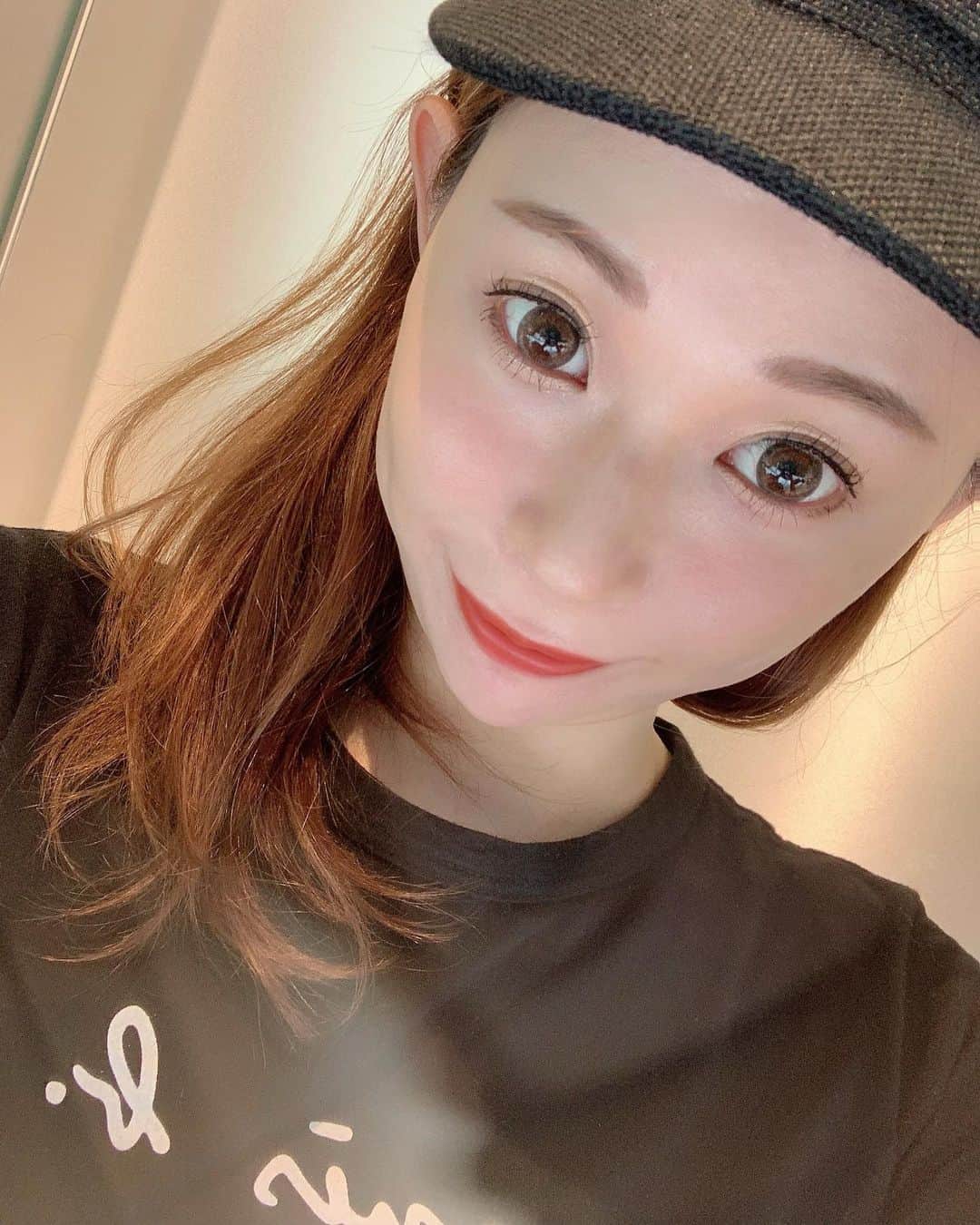 のインスタグラム：「ㅤㅤㅤ  先日、またまたヤグビューティーの 大阪院さんでプラズマシャワーと レーザートーニングをしてもらいました✨ ㅤㅤㅤ  プラズマシャワーしたらお肌ぷるぷるなって ニキビ跡とかニキビもすぐましになる🥰 レーザートーニングはシミや肝斑や そばかすがどんどん薄くなっていく🌟 これからも通う〜😍 ㅤㅤㅤ  #yagbeauty #rrrskin #レーザートーニング #ピーリング #プラズマシャワー #岡島かれん #美肌 #ニキビ跡 #ニキビ改善  #肝斑治療 #肝斑改善 #PR」