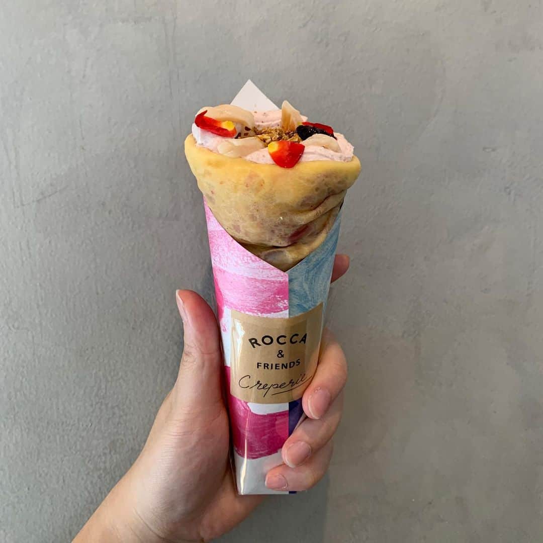のインスタグラム：「突然のスイーツテロ🤗 #roccaandfriends  #roccaandfriendscreperie  #食用花びら #高槻スイーツ」
