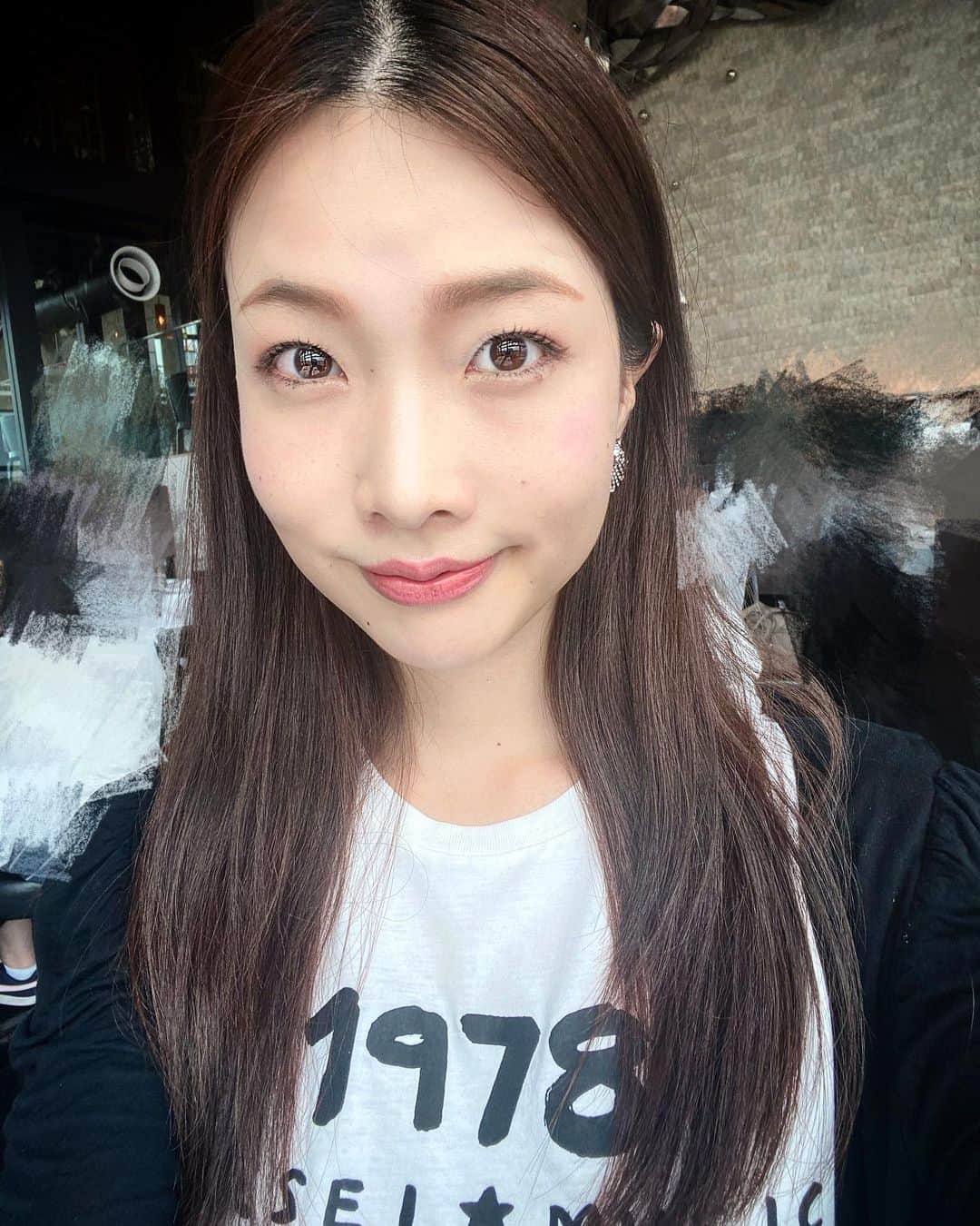 のインスタグラム：「【○○と言うことを恐れない】  何かのお誘いをしたときやお願いをしたときに相手からNOと言われて、どよーんとなってしまったこと皆さんはありませんか？  私は本当に相手から断られることが怖くてビクビクしていたことがありました。  でも今は「断ることができるこの人は自分を大切にしてるんだな♪」  と思います。私自身も周りの空気に流されず自分がNOと思うことはきちんとお断りしています。  もちろん相手が嫌な気持ちにならないように伝え方には気をつけています。^ ^  断らずあやふやにしていると、相手もまだ誘ってよいんじゃないかな？とも思うので次回もお誘いをしてくださいます。既に私はNOと決めているのにあやふやにしていることでその誘う時間を無駄に使わせてしまってるんですよね。。  だから断ることは悪いことではないし、ましてや相手から断られたからってあなたの存在を否定していることではないんですよ。  だから消して「NO」と言うこと、そして言われることを恐れないでください。  相手から断られることが怖い人、そしてなかなか自分で断ることやNOと言えない人、その根本は自己肯定感が関係していますよ^ ^  自己肯定感が低いけどどうしたら良いかわからない方は私と一緒に高めていきましょう♪  ーーーーーーーーーーーーーーーーーーーー 「自己肯定力を高めるベーシック講座」は、 6時間ワーク盛りだくさんの内容となっています。  次回は、 7月18日　13:00〜16:00 7月19日　13:00〜16:00  2日間に分けてオンラインで開催いたします。  参加費　19,800円  ★この度同世代応援として、2〜30代の方は分割のお支払いのご相談も承ります^ ^  その他の日程もお気軽にお問い合わせください。（男性との講座は参加人数3名以上からとさせていただきますのでご了承ください）  #髪の毛プリンはご愛嬌  #自己肯定感 #自己肯定力 #ラブマイセルフ100万人プロジェクト  #日本セルフエスティーム普及協会  #japanesemodel #model #asianmodel #japanese #セルフエスティーム #selfesteem #tokyogirl #tokyodreamgirl」