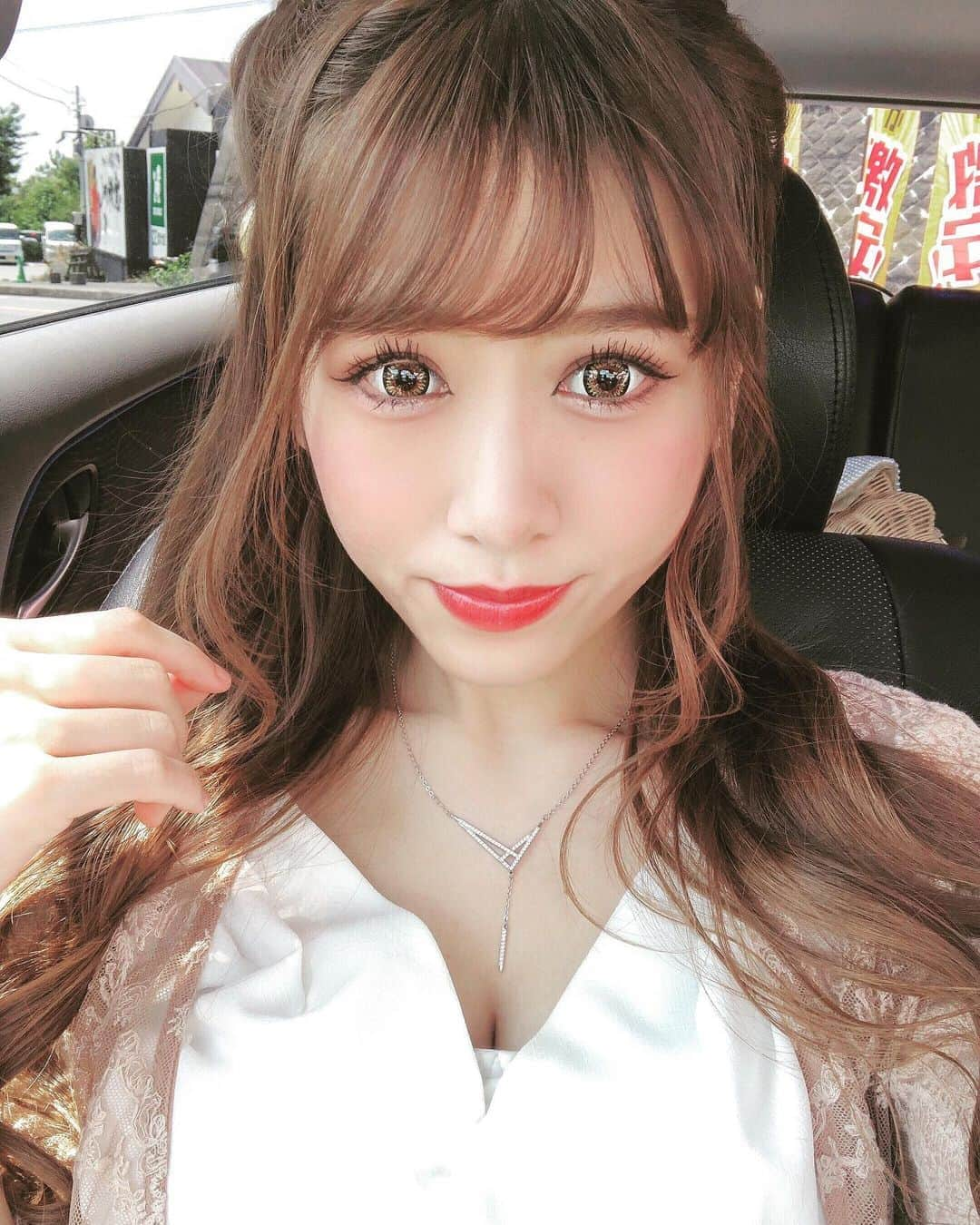 𝐀𝐦𝐢のインスタグラム：「最近雨ばっかりで嫌だなー😢 早くお出掛けしたい〜  2枚目のクリーム使うと肌がトーンアップしてよかった♪  #dewycel#デュイセル#dewyholic#preciousvaluabledewycel#ニキビ#トーンアップクリーム#トーンオンクリーム#美肌#美白#メイク#ギャル#カラコン#まつげ美容液#まつげ#ヘアアレンジ#自撮り#自撮り女子#セルフィー#セルフィー女子 #l4l#f4f」