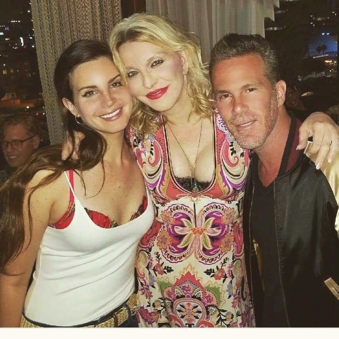 scottlippsさんのインスタグラム写真 - (scottlippsInstagram)「A very Happy bday! To one of my favorite people! @courtneylove One of my best friends, bandmates, and fellow Pom lover! Also pictured the beautiful @lanadelrey Love you Court」7月11日 1時43分 - scottlipps