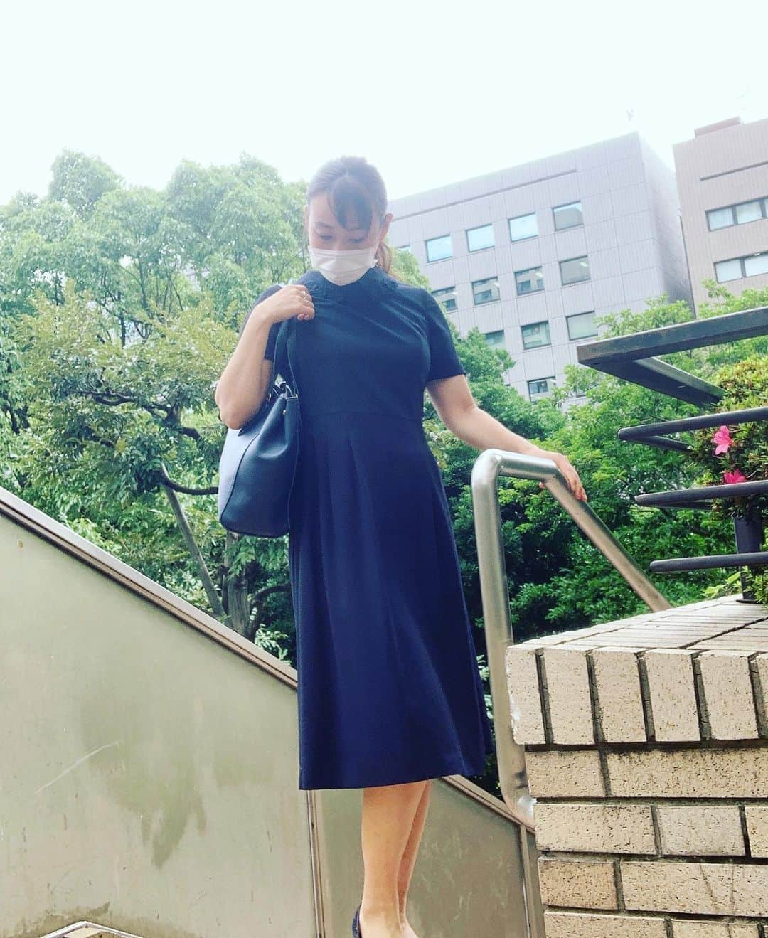 長崎真友子さんのインスタグラム写真 - (長崎真友子Instagram)「習い事夏季講座が始まる。。。  年子2人分でとんでもない金額😭 でも、普段働いてて手塩にかけてあげられてなかった分、夏で巻き返さねばならないのです😭  雨上がりは本当に暑い‼️ 現在、朝と夜だけ酵素置き換えダイエットに挑戦中♪  新型コロナ感染者が最多を更新してしまいました。。皆さまくれぐれもお気をつけ下さい！  #コロナ #ワーママ  #coronavairus #コロナに負けるな #coronavairus #stayhome  #二児の母 #年子育児 #年子ママ #ままのて #ママコーデ #ママリ #ママさんと繋がりたい #ワーママ #ワーママあるある #ママすたぐらむ #男の子ママ #ワーキングママ #ワーキングマザー #ワーママの現実 #ワーママのつぶやき　#産後ダイエット　#ダイエット　#二の腕痩せ　#習い事　#幼稚園 #幼稚園受験　#知育　#お教室　#置き換えダイエット #酵素ドリンク #デトックス」7月10日 20時18分 - mayuko_nagasaki