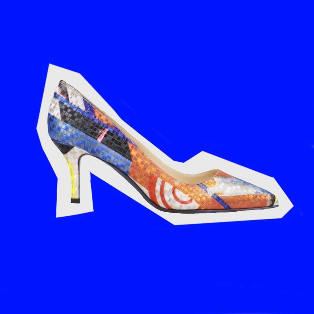 アレッサンドロオテーリさんのインスタグラム写真 - (アレッサンドロオテーリInstagram)「A 75 Cool Summer: handmade in Italy with love for you by the best Italian craftsmen. ✨Make it yours!⁣ ⁣ .⁣ .⁣ .⁣ #Aocolletcion #Alessandrooteri #Oterishoes #madeinitaly #luxuryshoes #shoes #luxurydecollete #lockdowncreativity #Shoeslover #Milano #Milanoshoes #musthaveshoes #fashionable #chic #Highheels  #fashiondesigner #style #leathershoes #glamour #Oteriluxuryshoes #Shoesinspiration #Milan #Shinebright #A105CoolSummer #Elegantheels」7月10日 20時30分 - oteri_milano