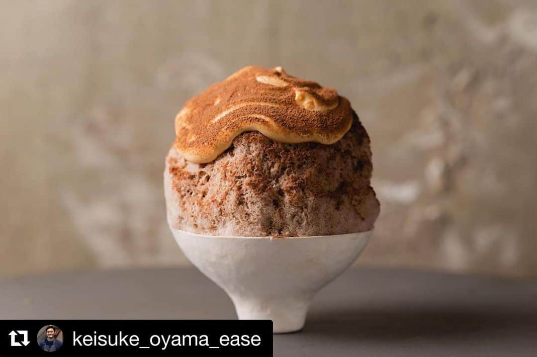 佐藤飛鳥のインスタグラム：「かき氷の季節だね〜🤤❤️ パパパティシエはいないけど、みんな食べに行ってね‼️私もちむたんと行くよ〜🍧 この夏だけの特別かき氷だよ‼️今行かないと食べれないんだよ‼️‼️  #Repost @keisuke_oyama_ease with @get_repost ・・・ いきなり告知シリーズ。 “ease meets Little Darling Coffee Roasters” 本日7月10日より、 六本木ヒルズのヒルサイド2階ヒルズボックスにて、期間限定ポップアップショップをオープンします。 南青山「Little Darling Coffee Roasters」とコラボしたかき氷専門店🍧 リトルダーリンのコーヒーと太田さんのアマゾンカカオを使用したティラミス氷や、フルーツを使ったかき氷をご用してます🍧 皆様是非食べにきてください〜  #かき氷#六本木ヒルズ #patisserieease  #ease #イーズ #日本橋 #nihonbashi #兜町 #kabutocho #keisukeoyama #東京 #tokyo #cake #packagedesign  #日本橋  #手土産 #gift #coban  #financier #フィナンシェ  #cookies  #クッキー #bakedgoods」