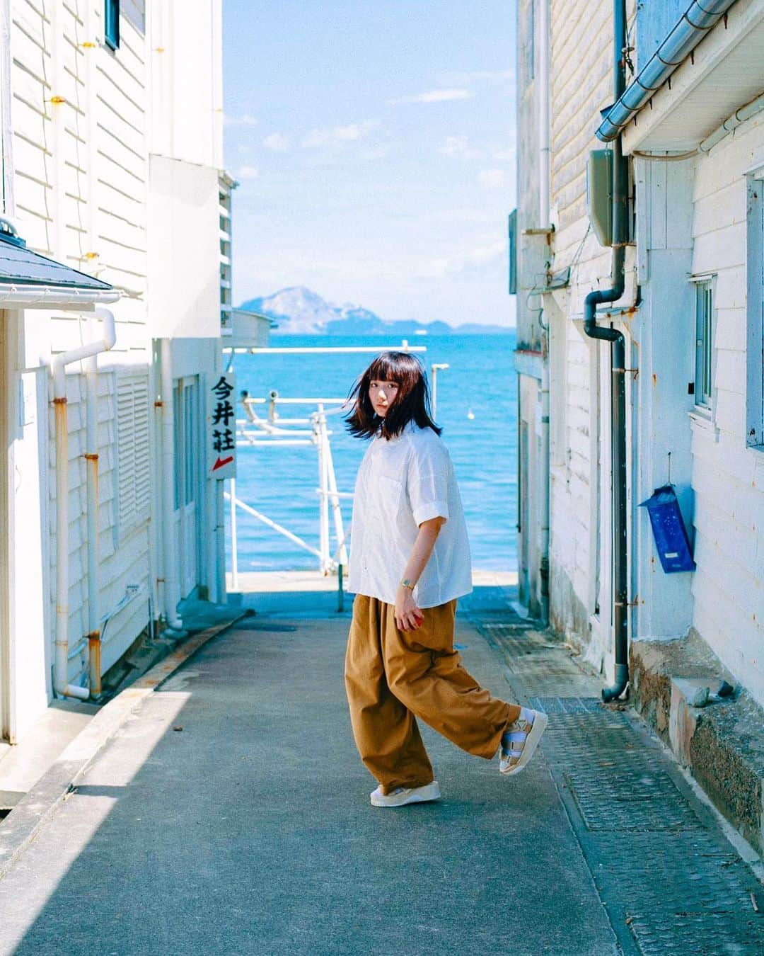hiderin777のインスタグラム：「. . . . 瀬戸内海🏝 . . . 早く海で泳ぎたい( ๑⃙⃘ϋ๑⃙⃘ )  . . 🍎」