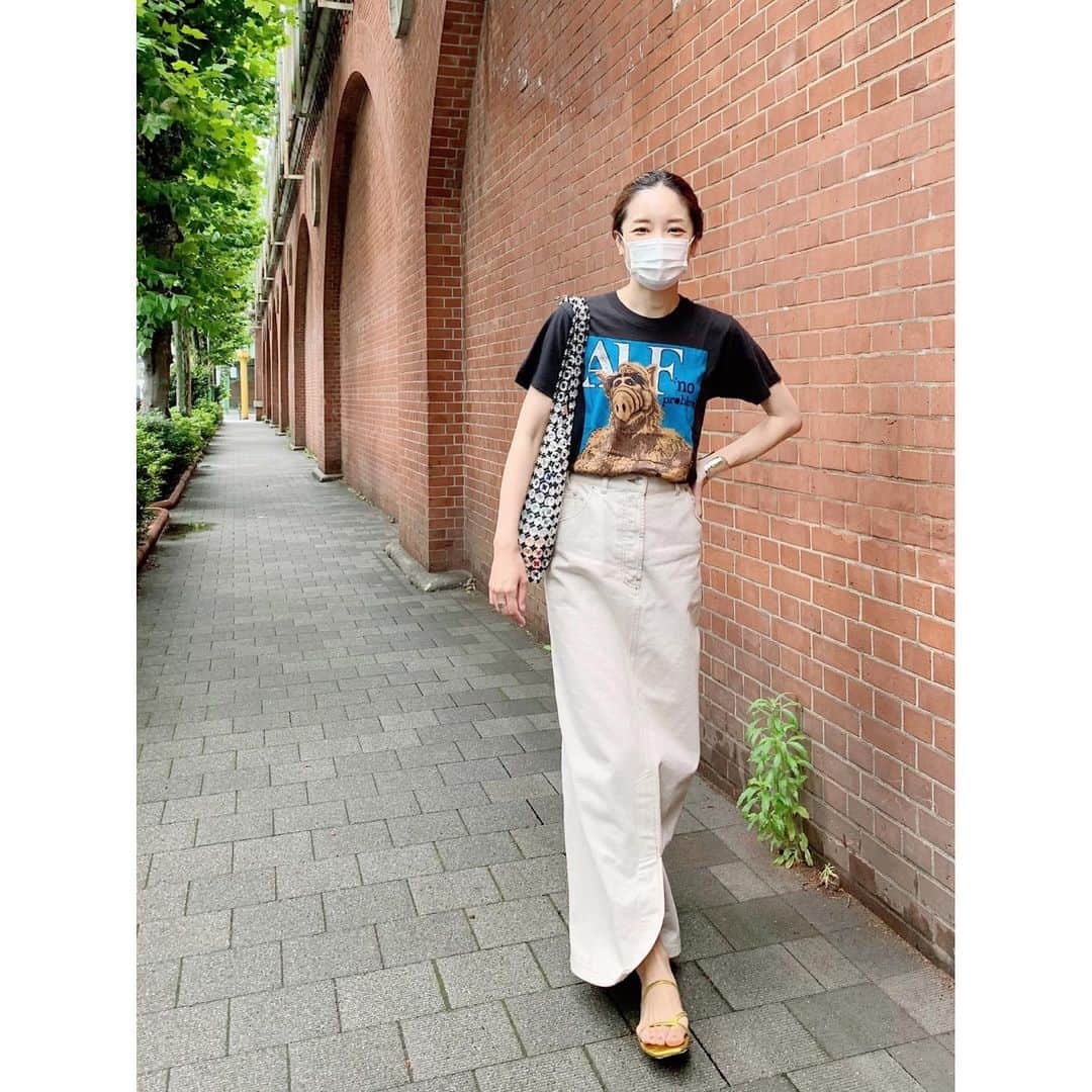 川島幸恵さんのインスタグラム写真 - (川島幸恵Instagram)「😊😊😊﻿ ﻿ 今週もお疲れ様でしたっ🌿﻿ ﻿ ﻿ #tee #vintage #alf﻿ #skirt #driesvannoten﻿ #bag #neQuittezpas﻿ #sandals #pellico #pellicosunny﻿ #fashion #styling﻿ #summer」7月10日 20時53分 - sachie118