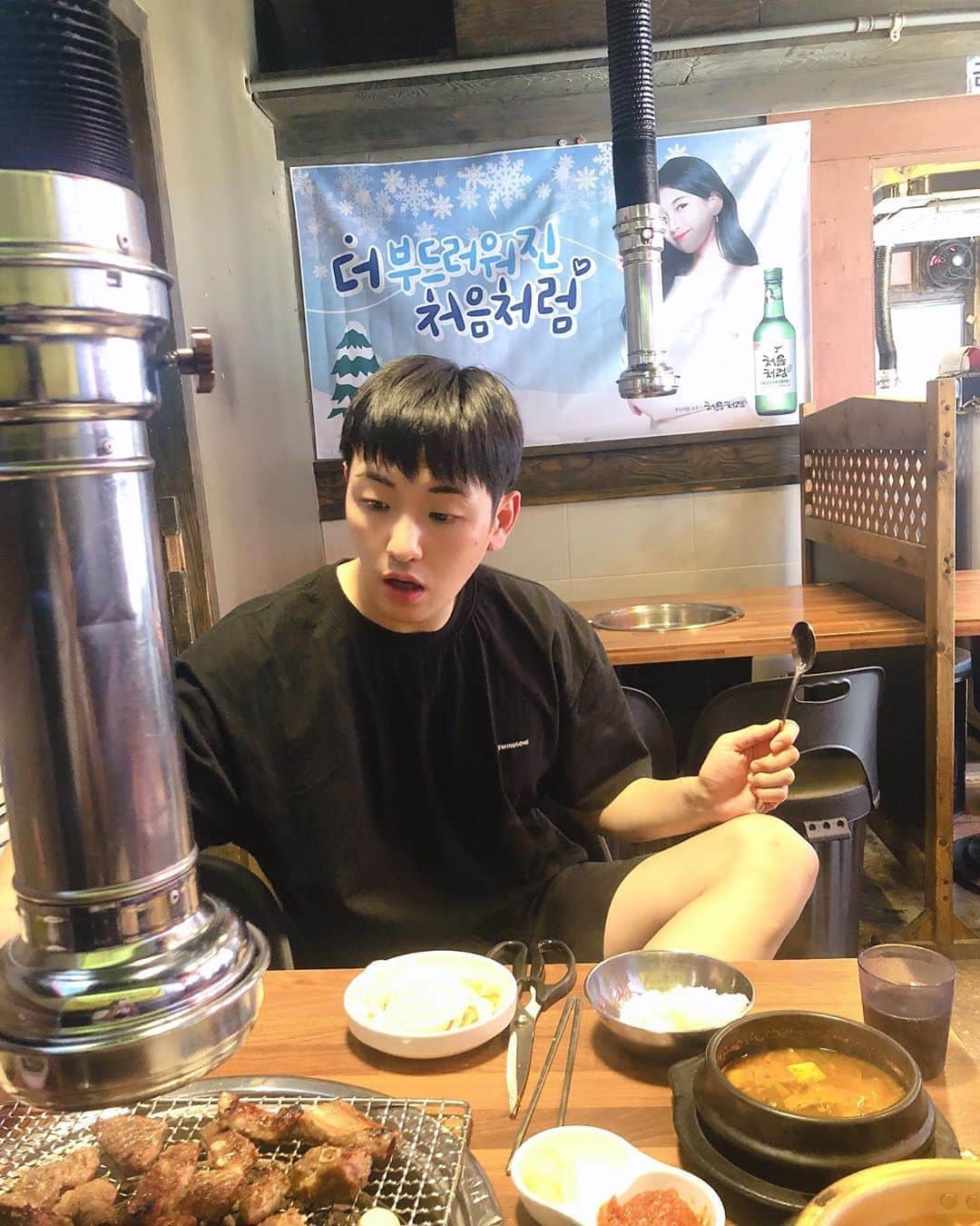 ヒョクジン のインスタグラム：「🍖 🥩」