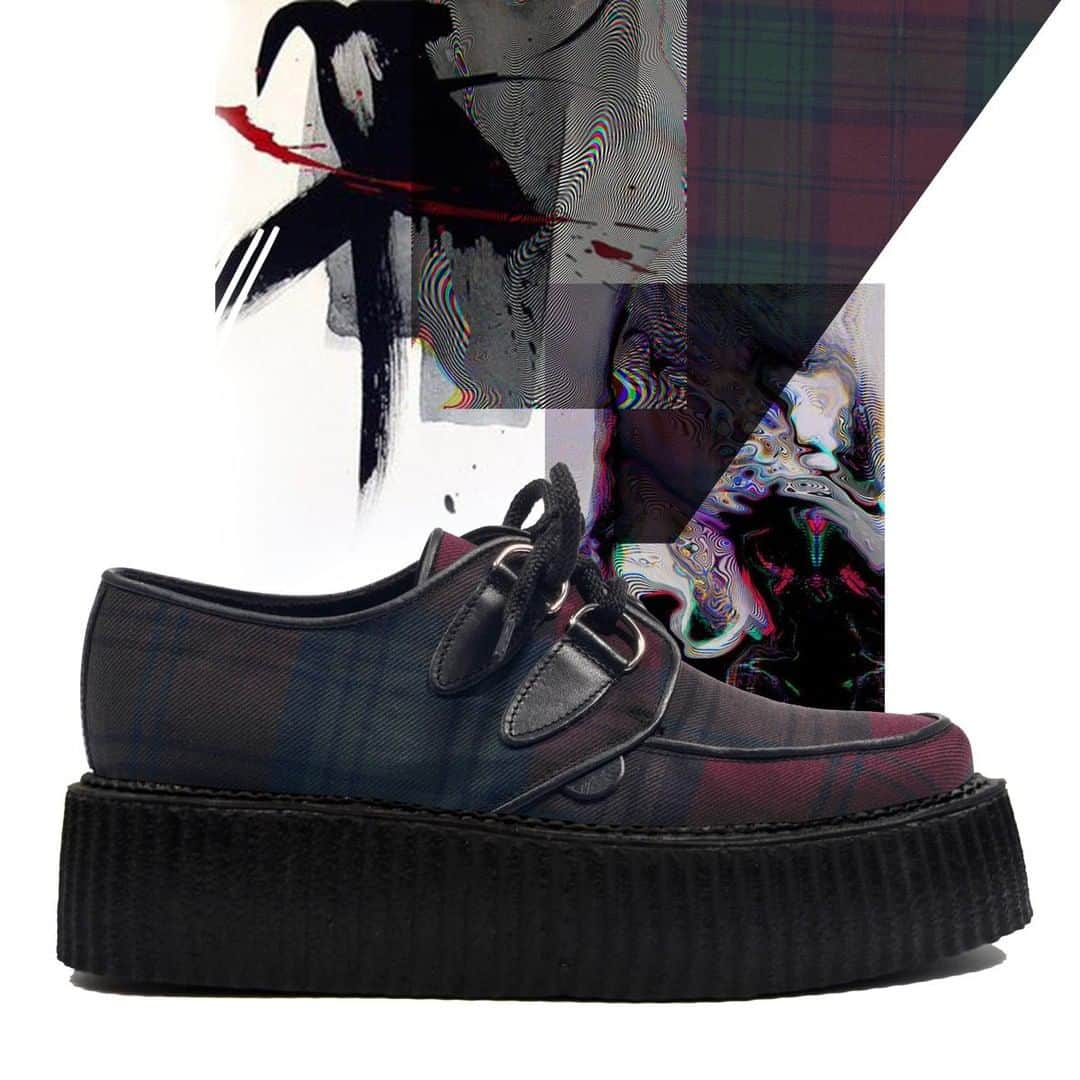 アンダーグラウンドのインスタグラム：「One of our favourite versions of the Original Wulfrun Creeper. This option is in the burgundy and green hue  Lindsay Clan tartan. As with all of our tartan it is authentic British woven in a family owned mill. Sensible and sustainable manufacture. ⁠ ⁠ Limited numbers now back in stock on our online store.⁠ ⁠ ⁠ #UndergroundEngland #UndergroundShoes #UndergroundCreeper #WulfrunCreeper #Creepers #Underground #Wulfrun #OriginalCreeper #algender」