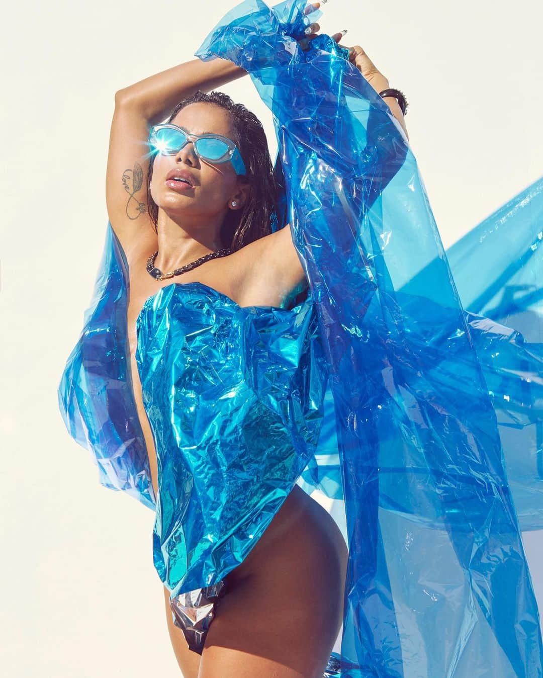 V Magazineさんのインスタグラム写真 - (V MagazineInstagram)「Brazilian bombshell and global superstar @anitta is V Magazine’s next digital cover star! After collaborations with @madonna and @duttypaul, the pop phenomenon is taking over the US with her American debut single #Tócame. In an exclusive interview with mega DJ and frequent collaborator @diplo, Anitta opens up about her nonstop work ethic, Brazil’s tense political atmosphere, and bringing Brazilian culture to the world. 💛🇧🇷  Unwrap Anitta now at the link in bio! — Photographer: @henriquegendre (@coopercreativenyc) Fashion Director: @nicolaformichetti  Stylist: @_claralima (@capamgt) Makeup/Hair: @henriquem85 (@capamgt) Manicure: @robertamunis  Casting: @itboygregk Producer: @claudiogomesrj Interview: @diplobrazil   Anitta wears jewelry and accessories throughout, stylist’s own.」7月10日 21時01分 - vmagazine